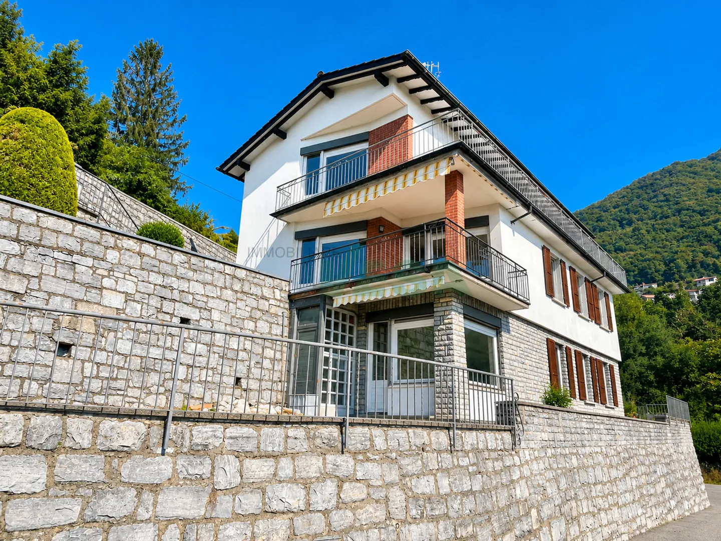 Geräumiges Haus mit 3 Wohnungen (die kombiniert werden können) und einer herrlichen Aussicht - Foto 7 von 15