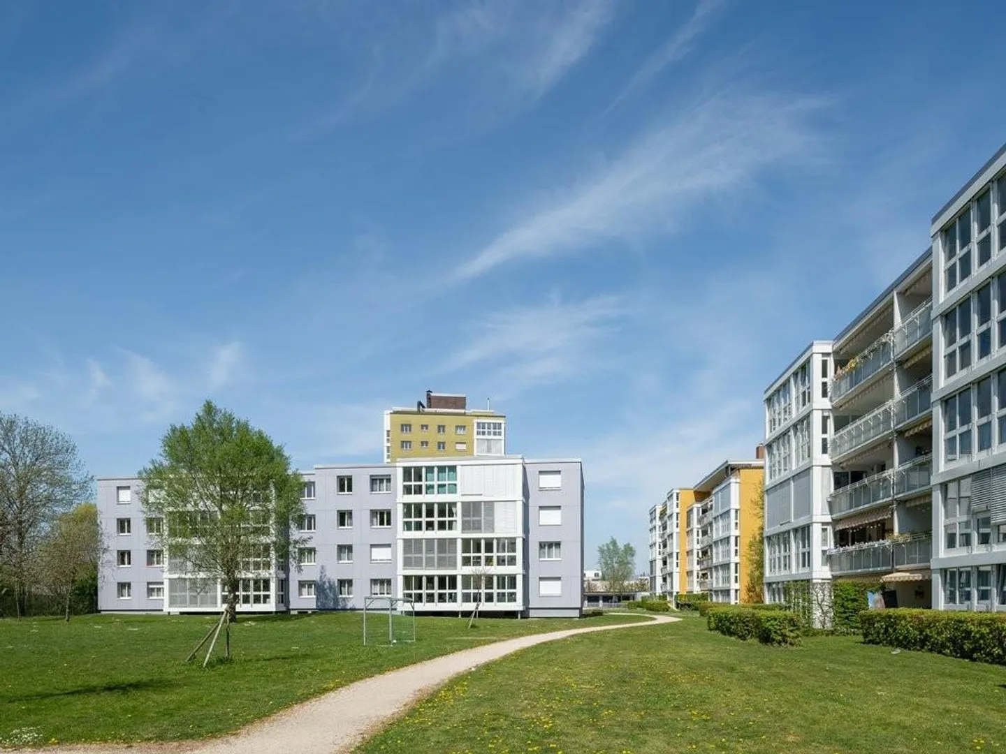 AFFITTARE SENZA DEPOSITO - Vivere piacevolmente in un quartiere adatto alle famiglie - Foto 2 di 8