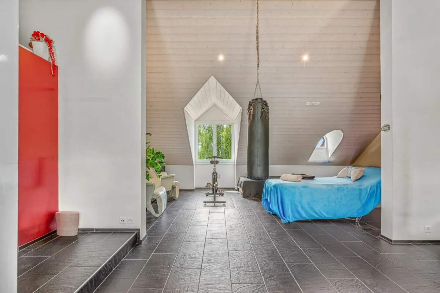 Stylish 5.5-Room Townhouse with Alpine View & Wellness Oasis - Photo 11 of 16