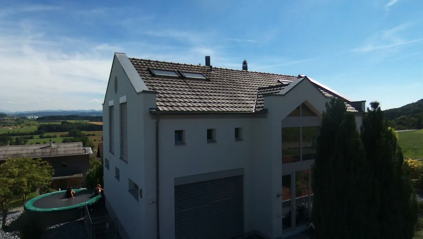 Casa unifamiliare moderna con vista panoramica non ostacolata e piscina a sfioro - Foto 2 di 14