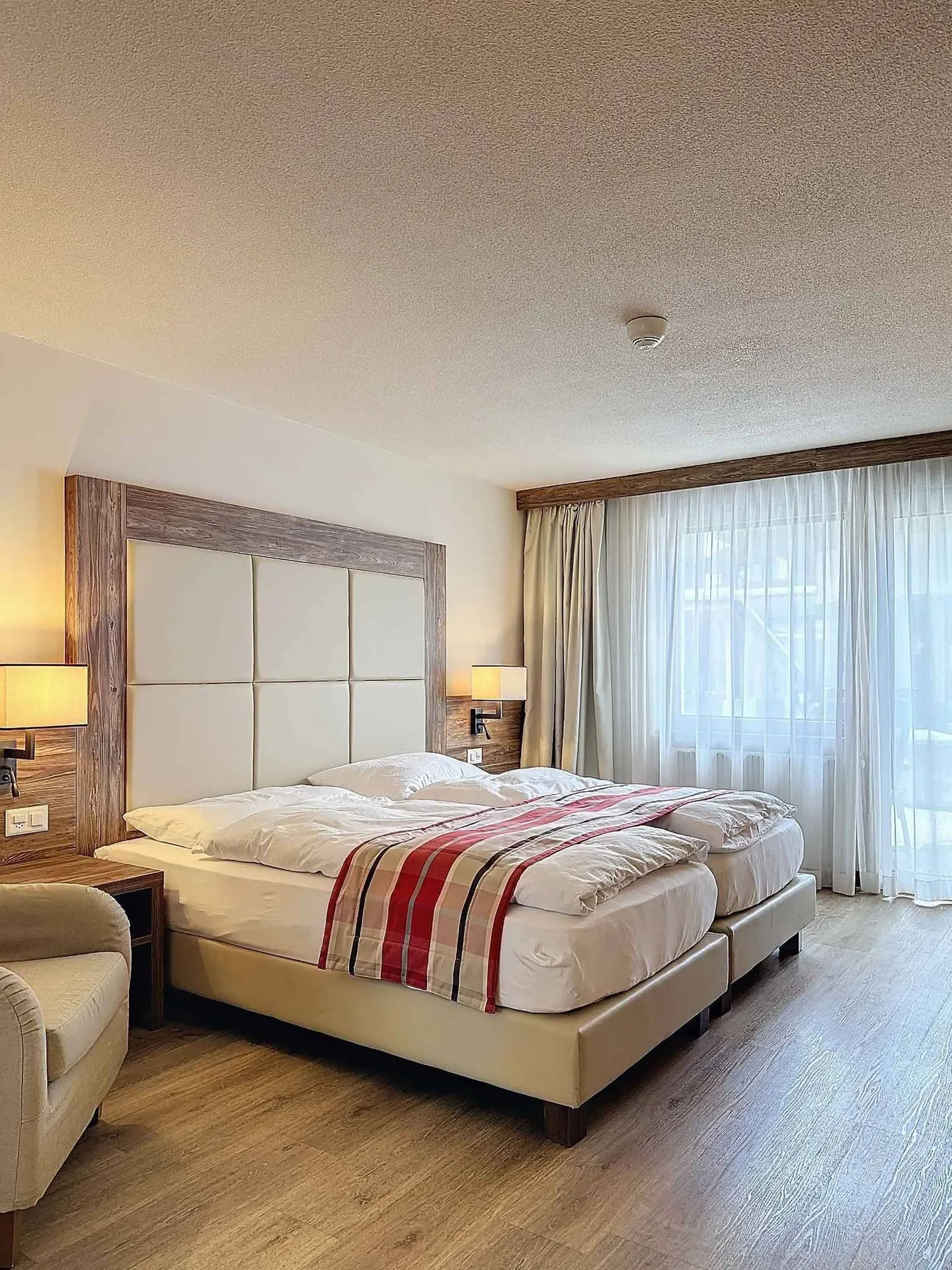 Appartement exclusif de 2,5 pièces, investissement attractif : appartement central à Zermatt avec utilisation hôtelière et utilisation personnelle - Photo 1 sur 13