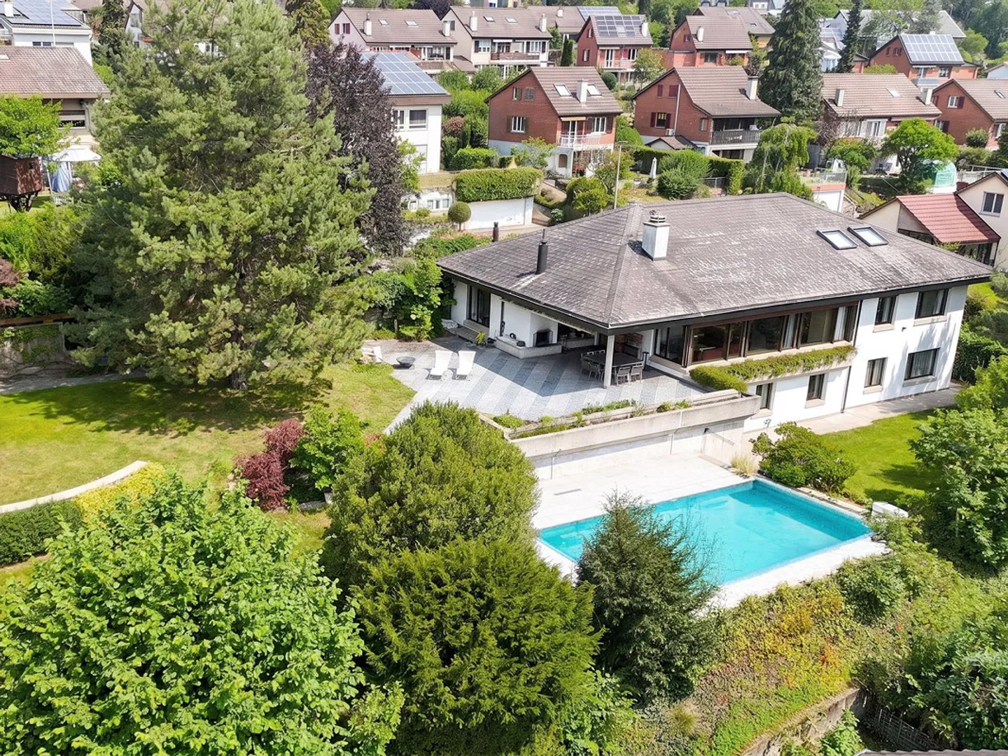 Exclusive villa with panoramic view & guest apartment - Photo 1 of 25