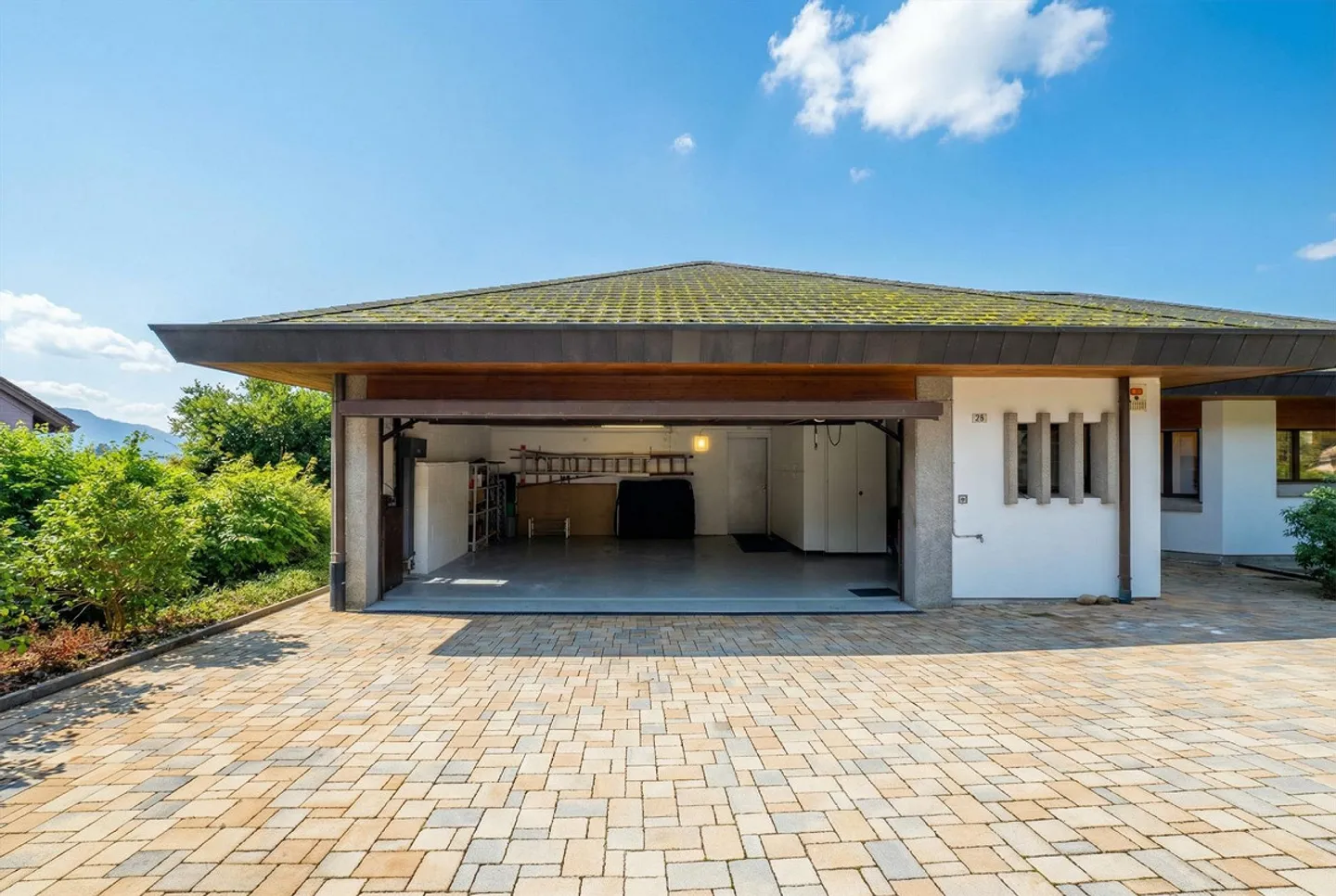 Exclusive villa with panoramic view & guest apartment - Photo 23 of 25