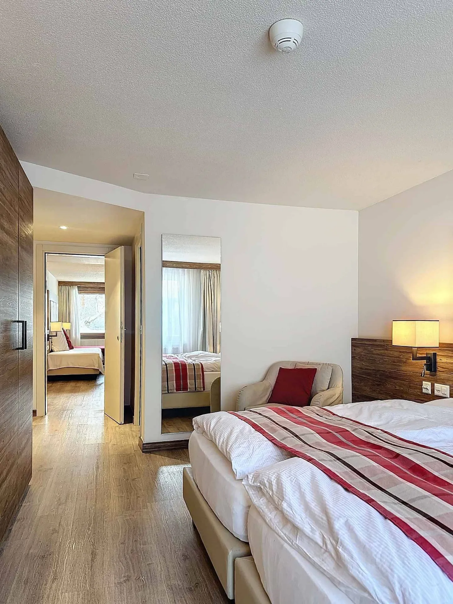 Appartement exclusif de 2,5 pièces, investissement attractif : appartement central à Zermatt avec utilisation hôtelière et utilisation personnelle - Photo 9 sur 13