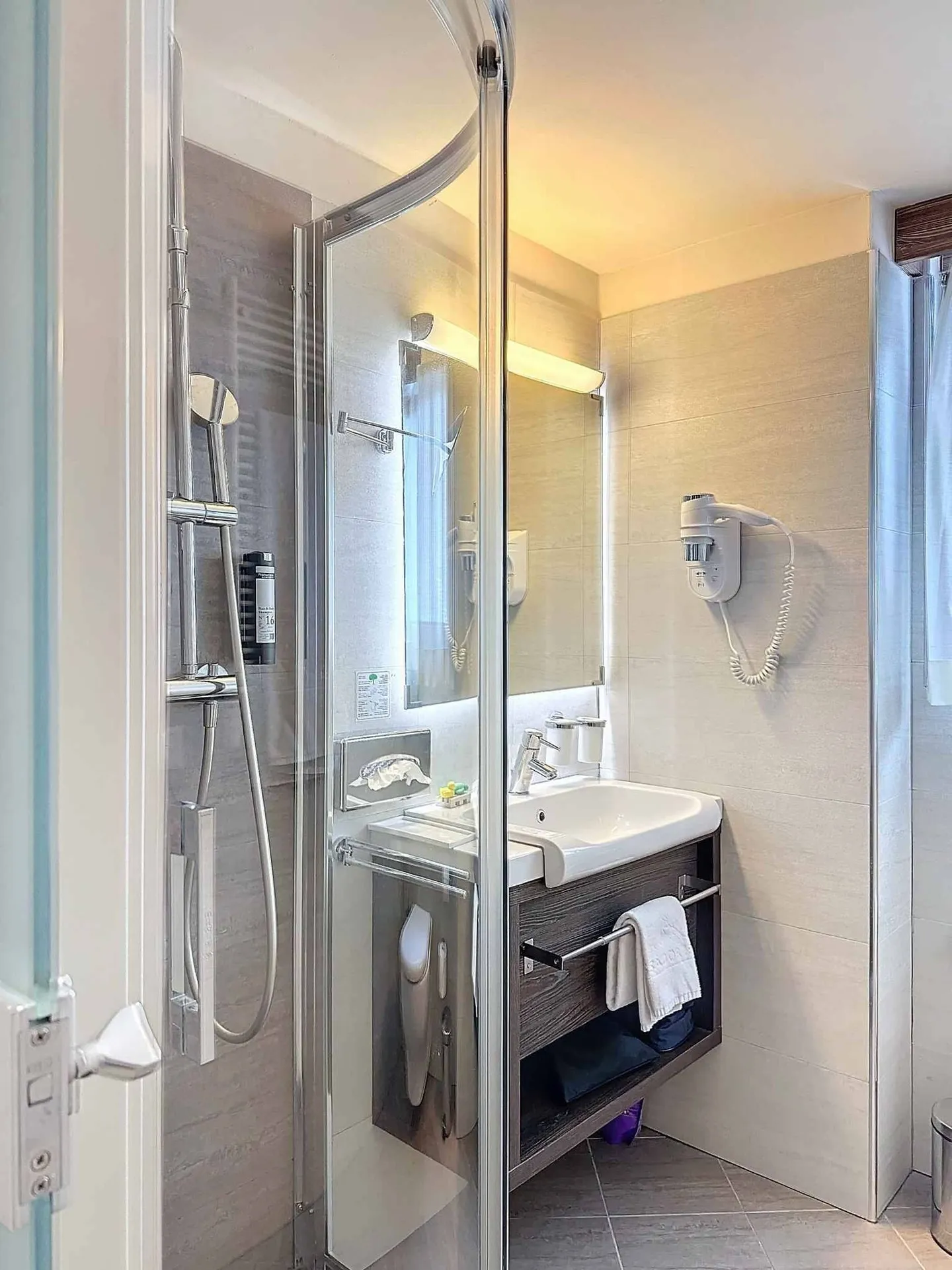 Appartement exclusif de 2,5 pièces, investissement attractif : appartement central à Zermatt avec utilisation hôtelière et utilisation personnelle - Photo 11 sur 13