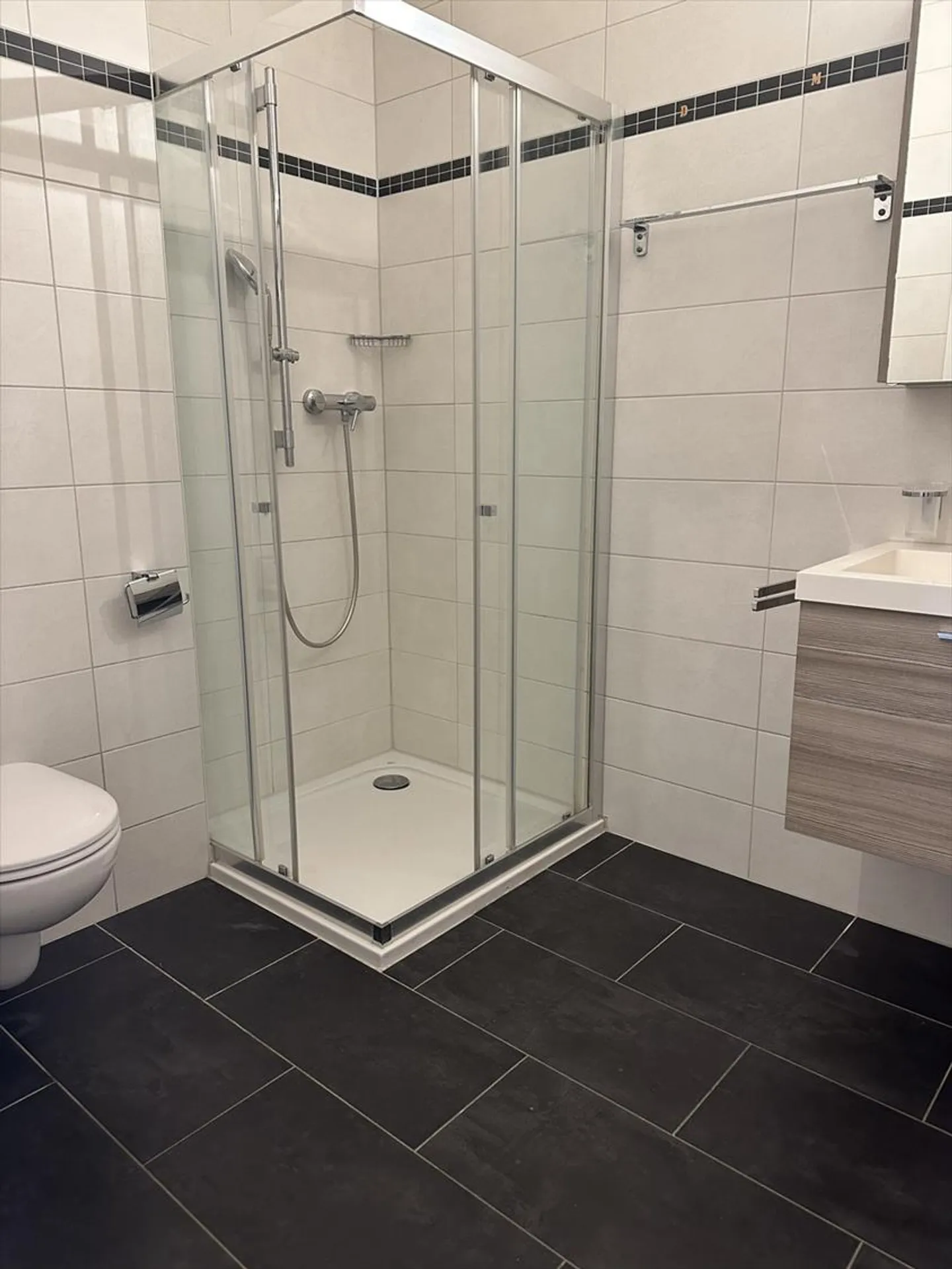 Appartement discret de 2,5 pièces dans le centre-ville - Photo 4 sur 5