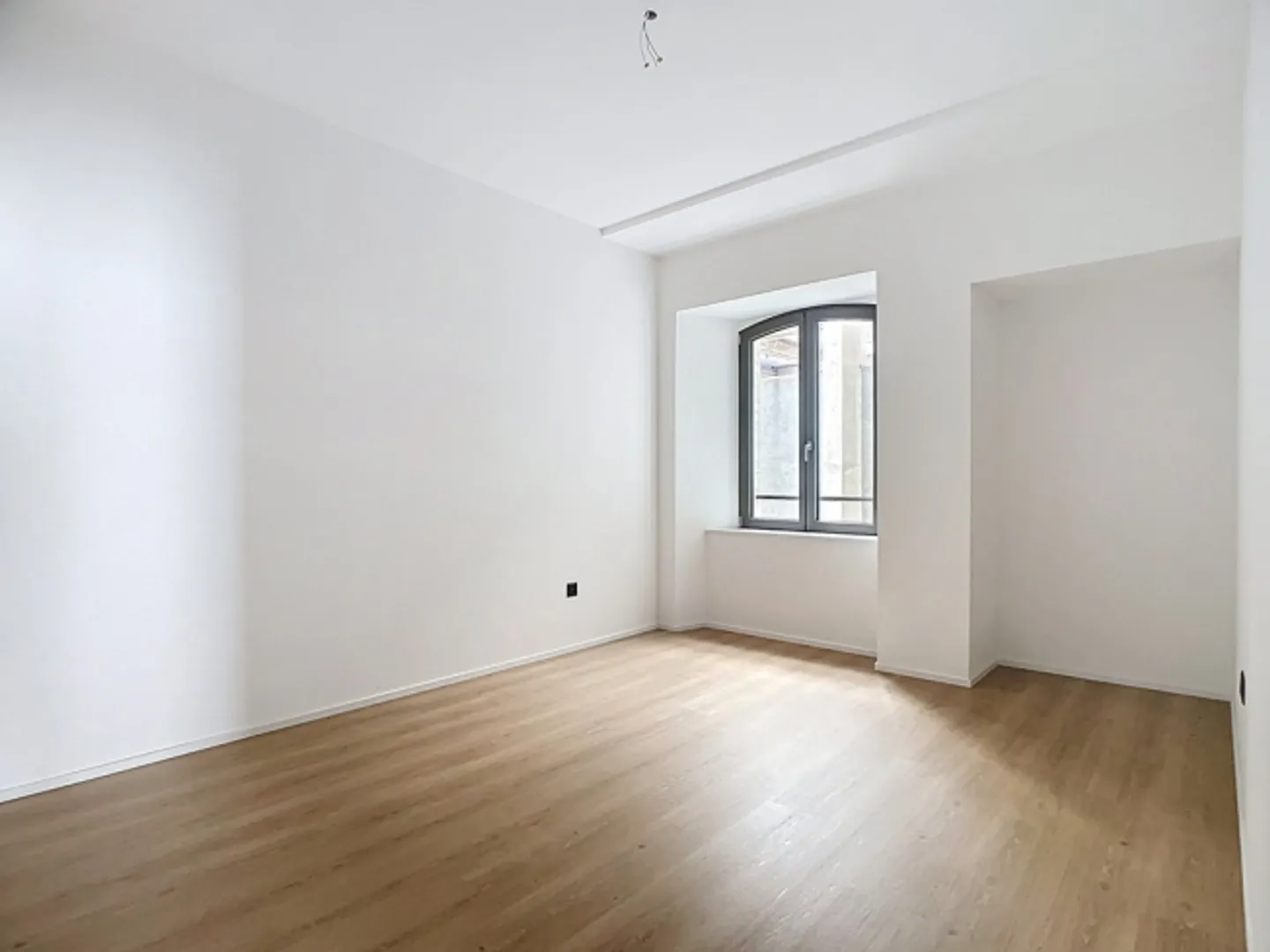 2.5-Room Half-Timbered Apartment with Balcony - Photo 4 of 12