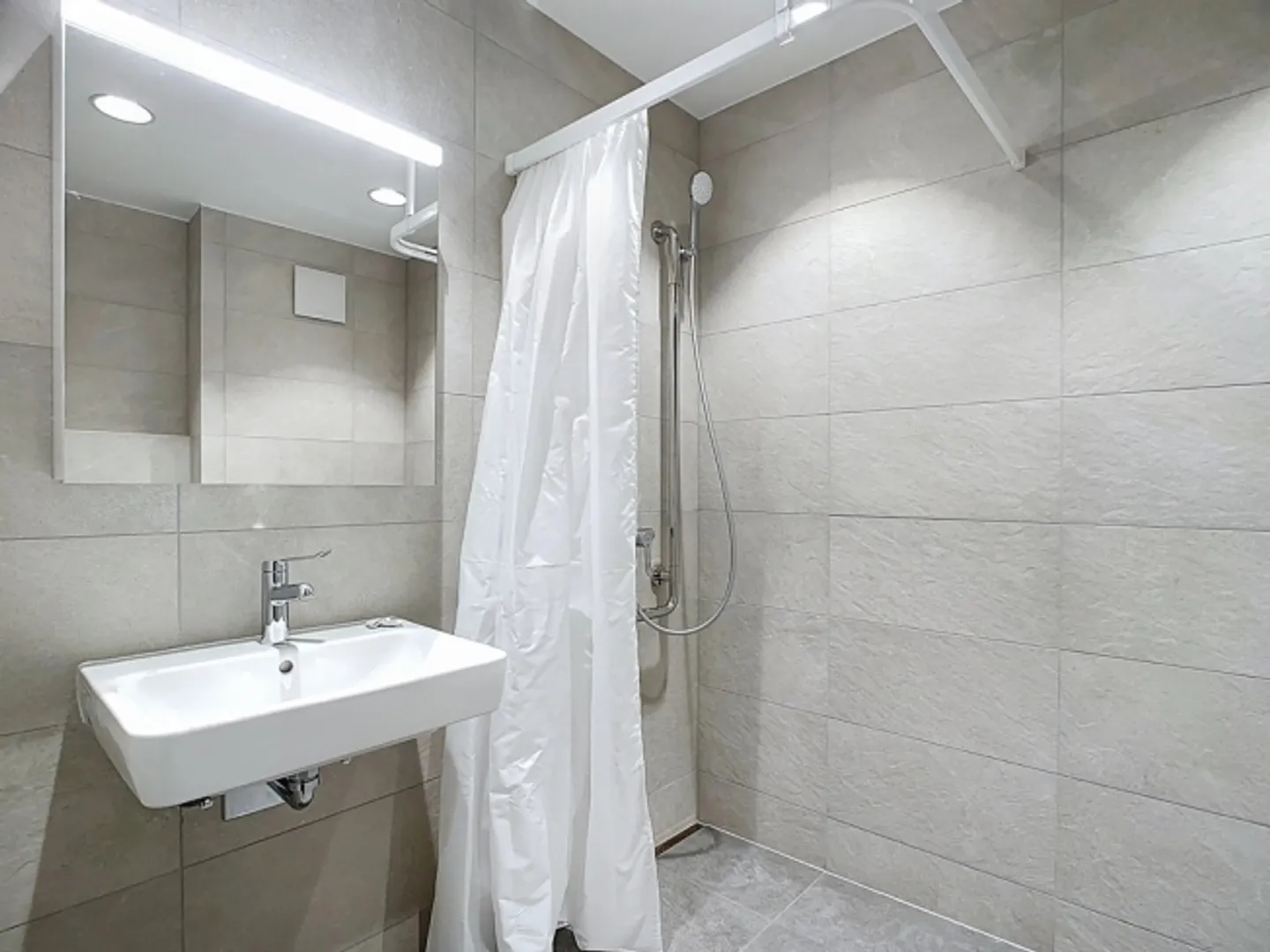 2.5-Room Half-Timbered Apartment with Balcony - Photo 9 of 12