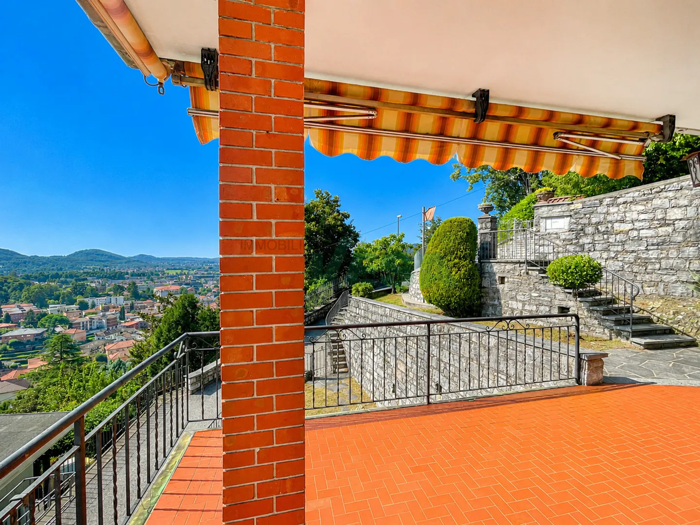 Spacieuse maison avec 3 appartements (pouvant être réunis) et avec une vue magnifique - Photo 5 sur 15