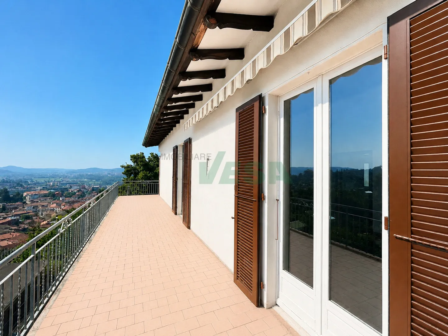 Spacieuse maison avec 3 appartements (pouvant être réunis) et avec une vue magnifique - Photo 9 sur 15