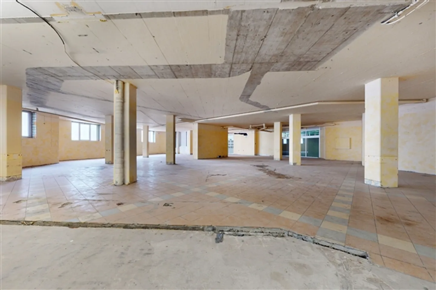 Negozio in affitto - Foto 2 di 3
