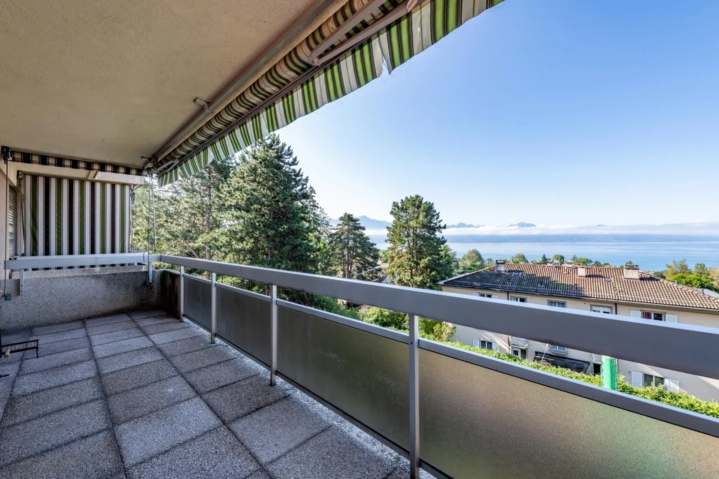 Magnificent view of the lake - Photo 11 of 11