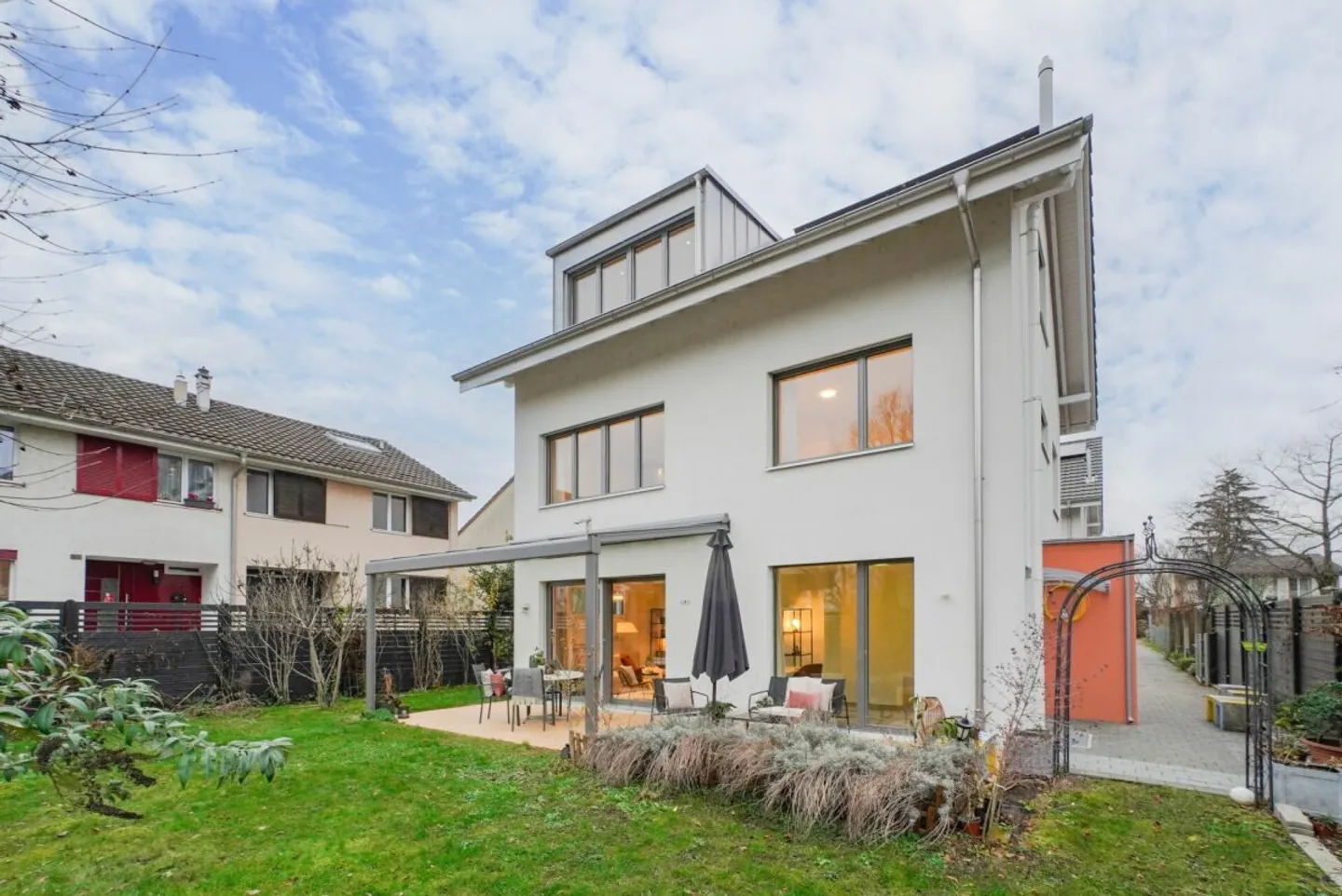 Casa singola in affitto - Foto 1 di 7