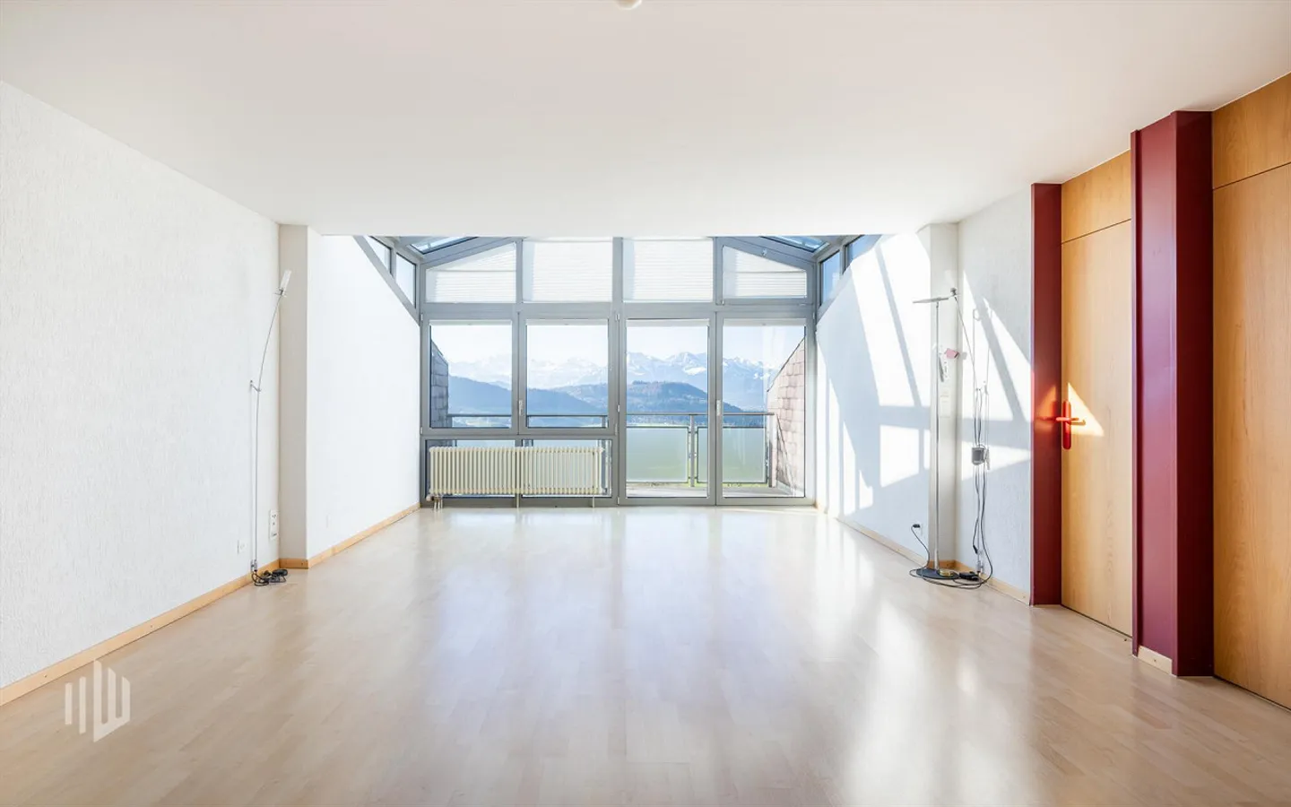 ImmoWyss - Maison individuelle avec piscine intérieure et espace extérieur bien entretenu - Photo 7 sur 12