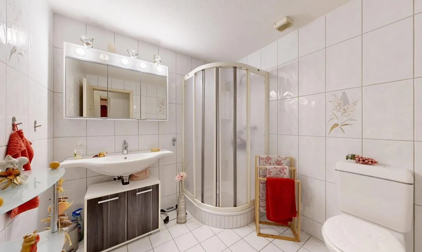 Grosszügige Terrassenwohnung mit Lift - Foto 9 von 11
