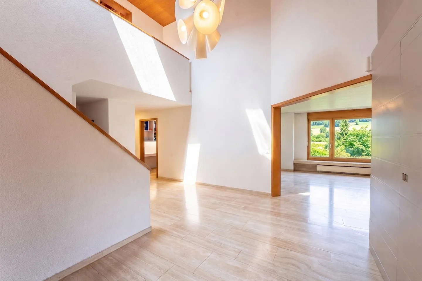 Exclusive villa with panoramic view & guest apartment - Photo 4 of 25