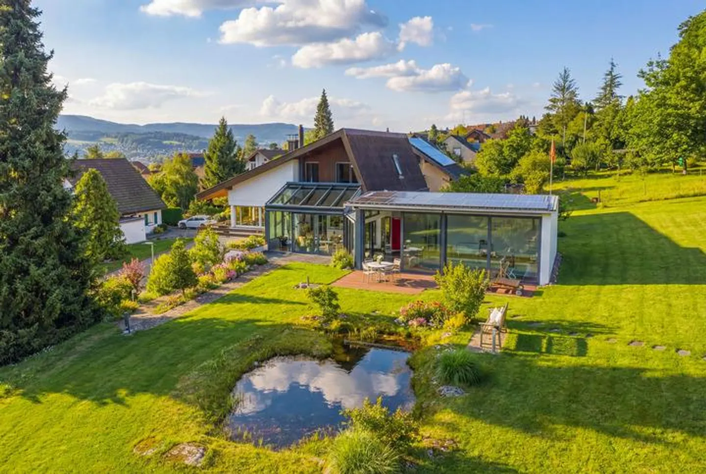 Charmantes Einfamilienhaus in Däniken - Foto 1 von 8