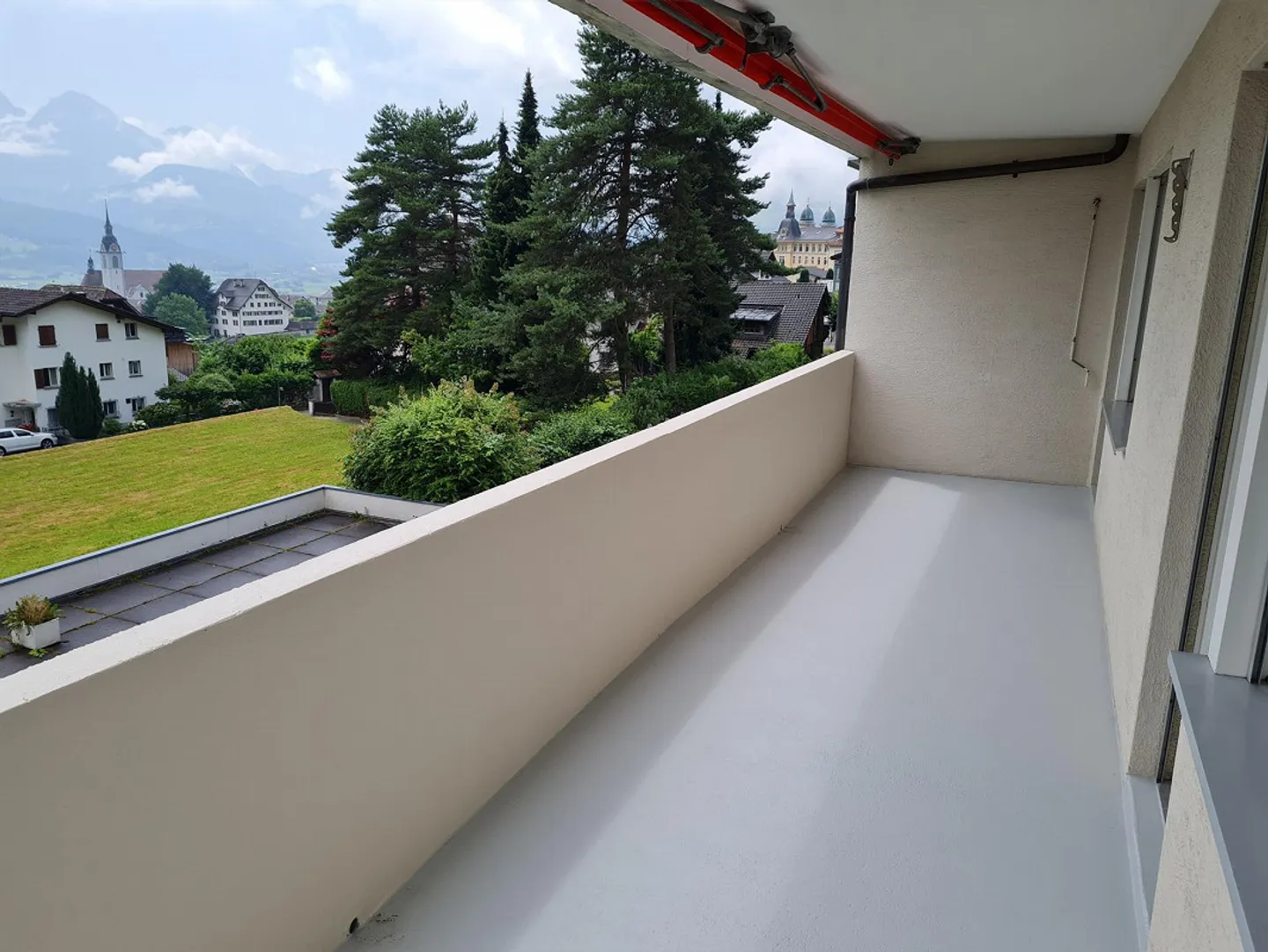 Appartamento 5 1/2 locali in una posizione tranquilla con vista - Foto 1 di 7