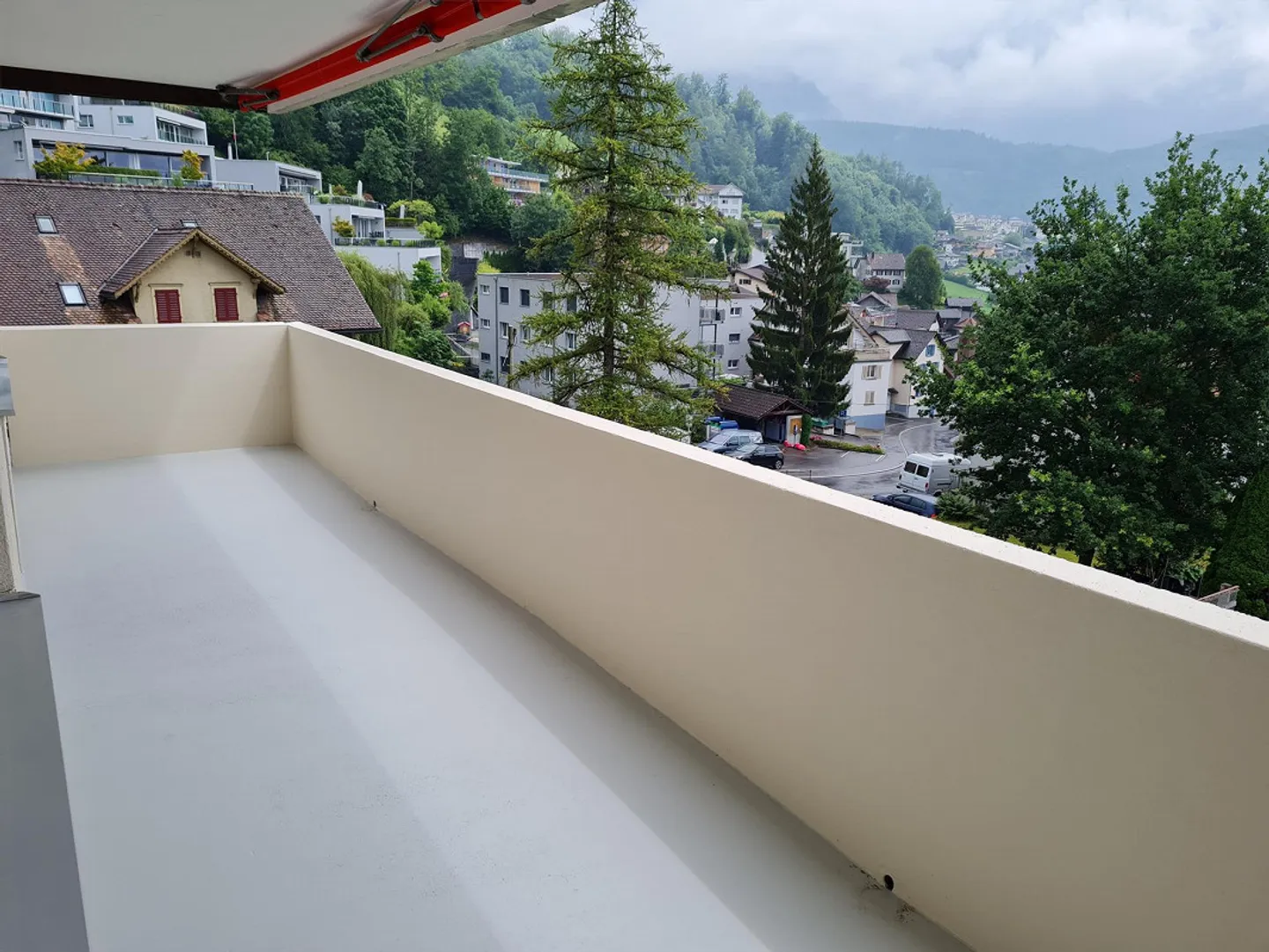 Appartamento 5 1/2 locali in una posizione tranquilla con vista - Foto 2 di 7