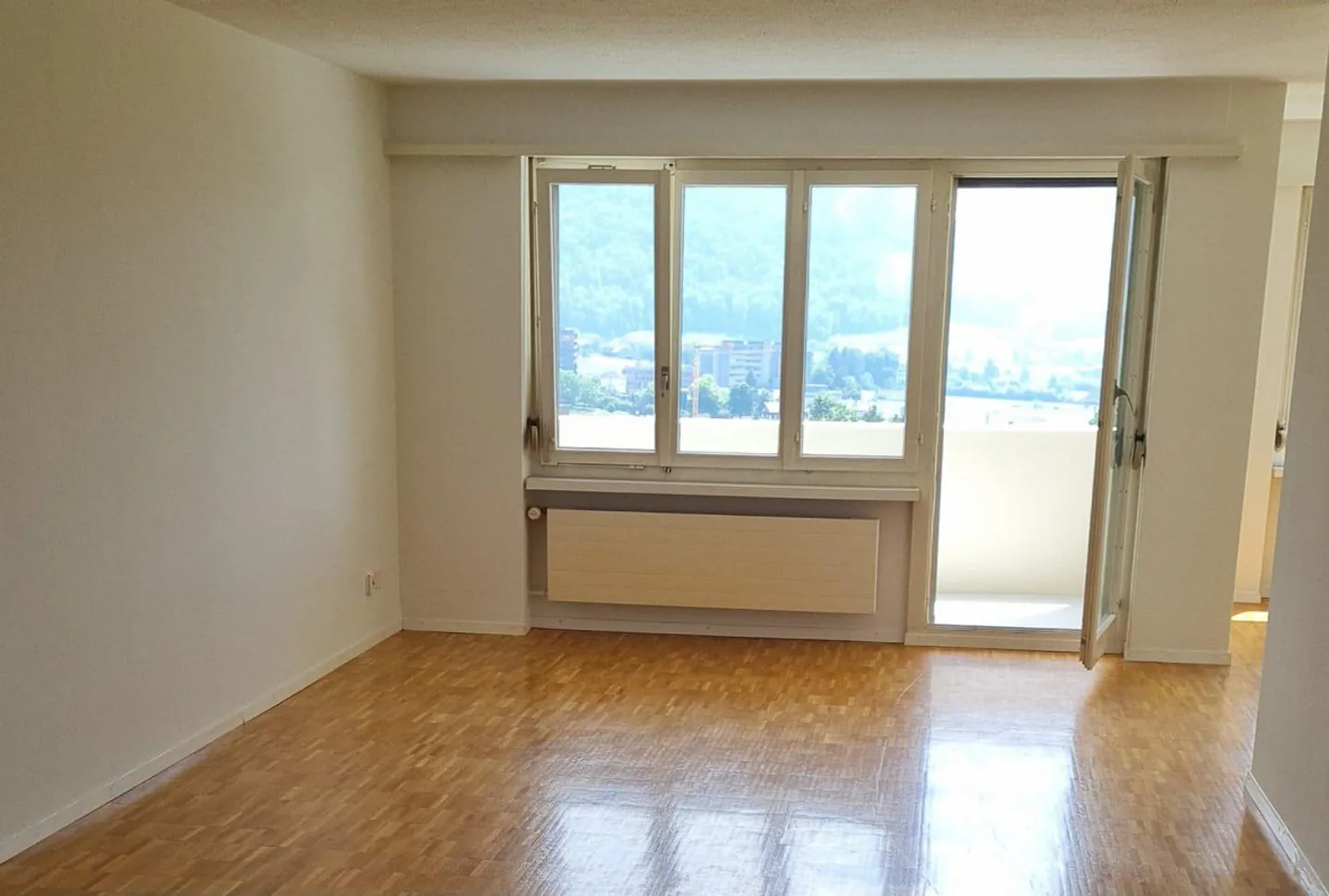 Appartamento 5 1/2 locali in una posizione tranquilla con vista - Foto 3 di 7