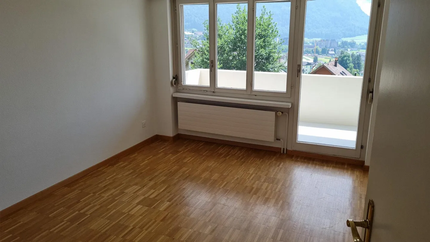 Appartamento 5 1/2 locali in una posizione tranquilla con vista - Foto 4 di 7