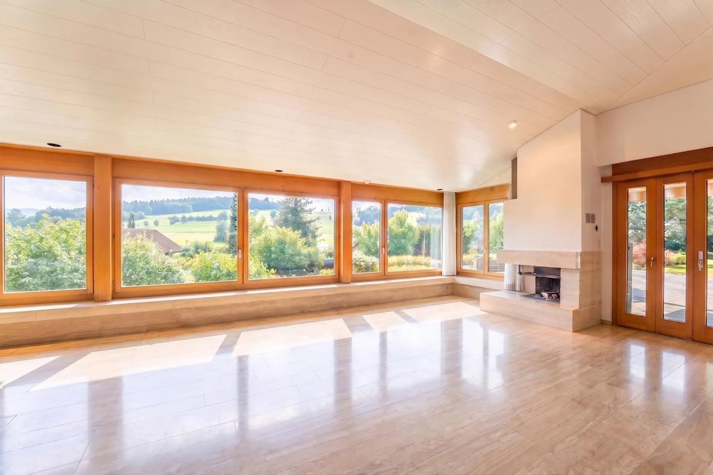 Exclusive villa with panoramic view & guest apartment - Photo 2 of 25