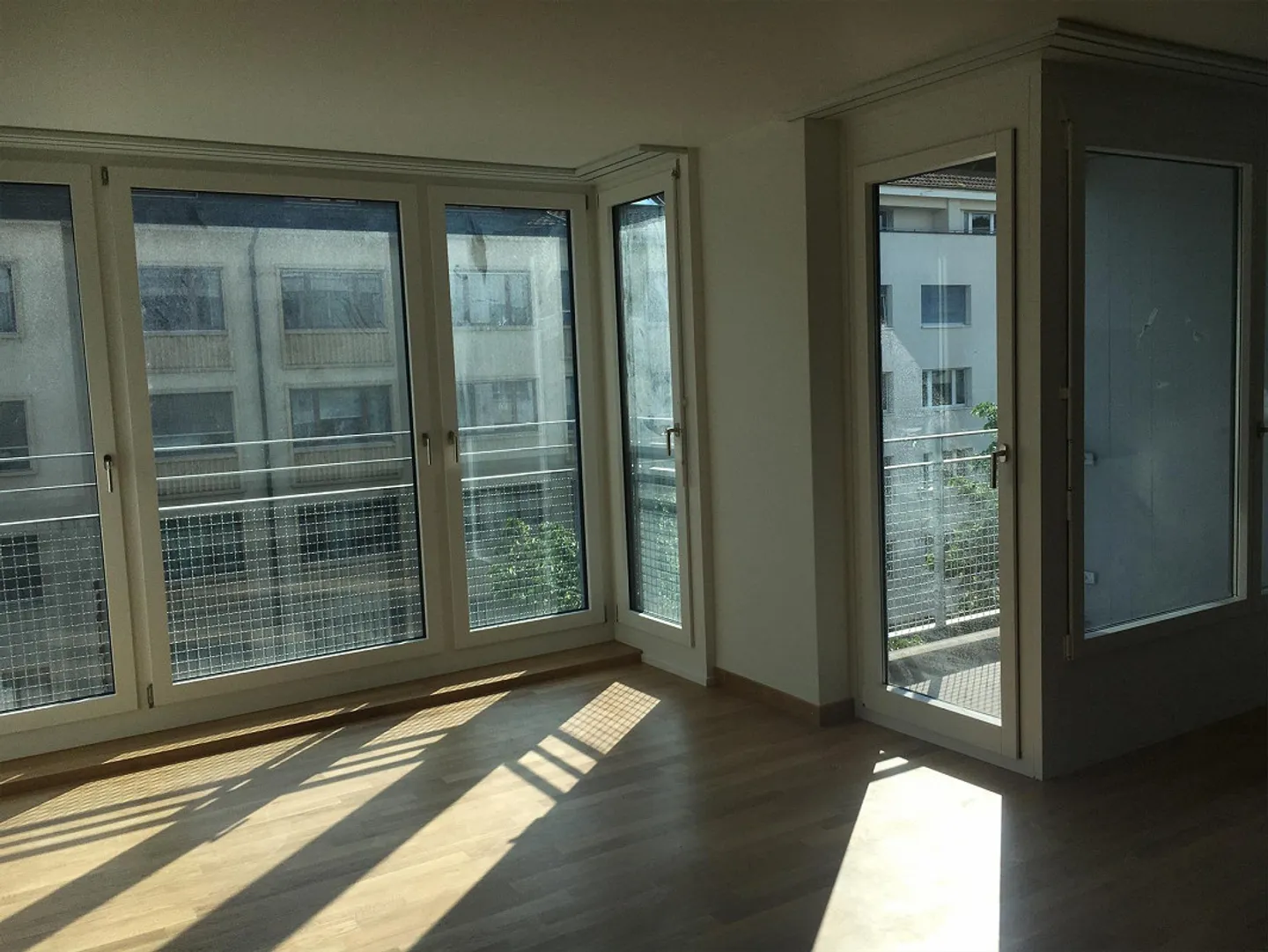 Moderno appartamento di 3,5 stanze con balcone - Foto 3 di 14