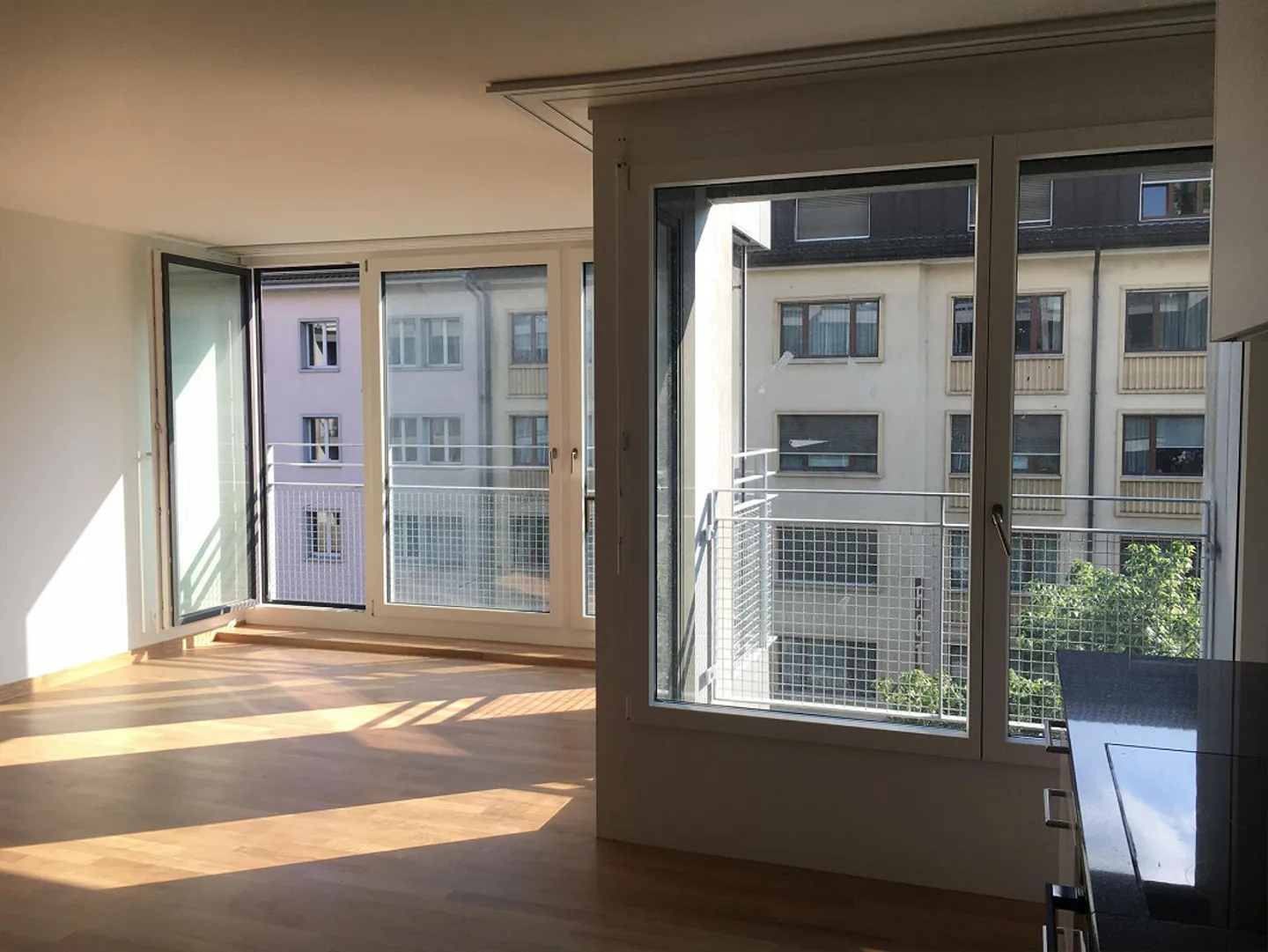 Moderno appartamento di 3,5 stanze con balcone - Foto 2 di 14