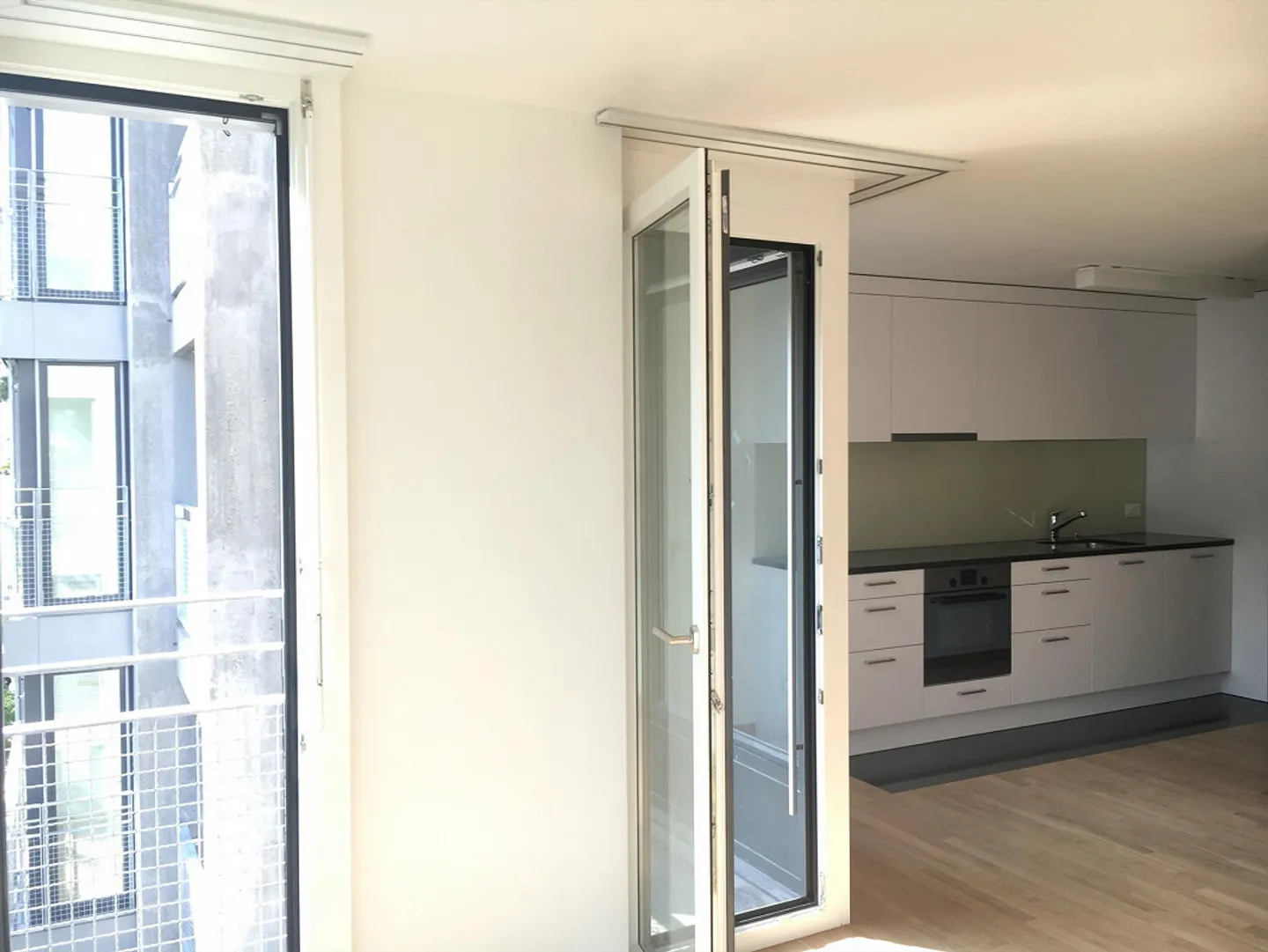 Moderno appartamento di 3,5 stanze con balcone - Foto 4 di 14