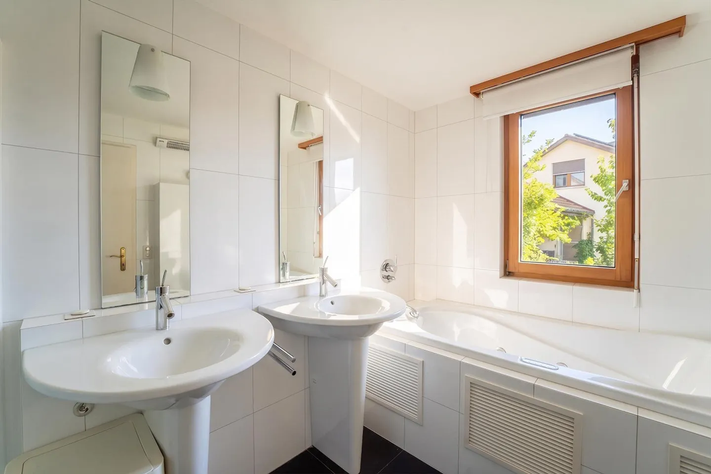 Exclusive villa with panoramic view & guest apartment - Photo 12 of 25