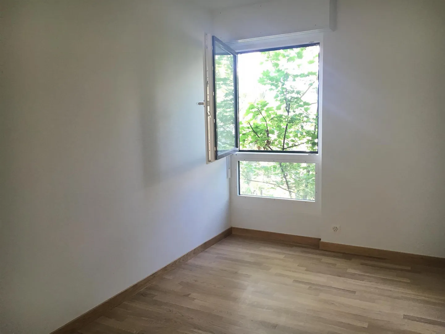 Moderno appartamento di 3,5 stanze con balcone - Foto 9 di 14