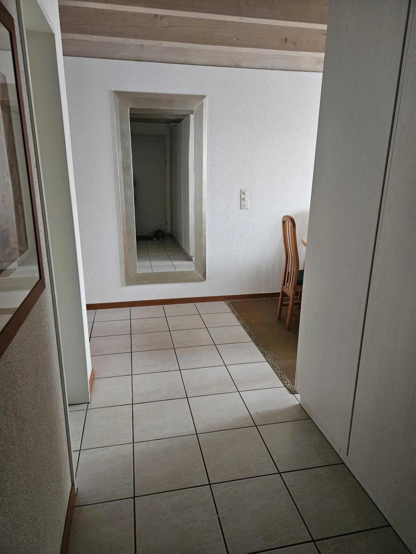 Beautiful attic apartment with balcony - Photo 3 of 9