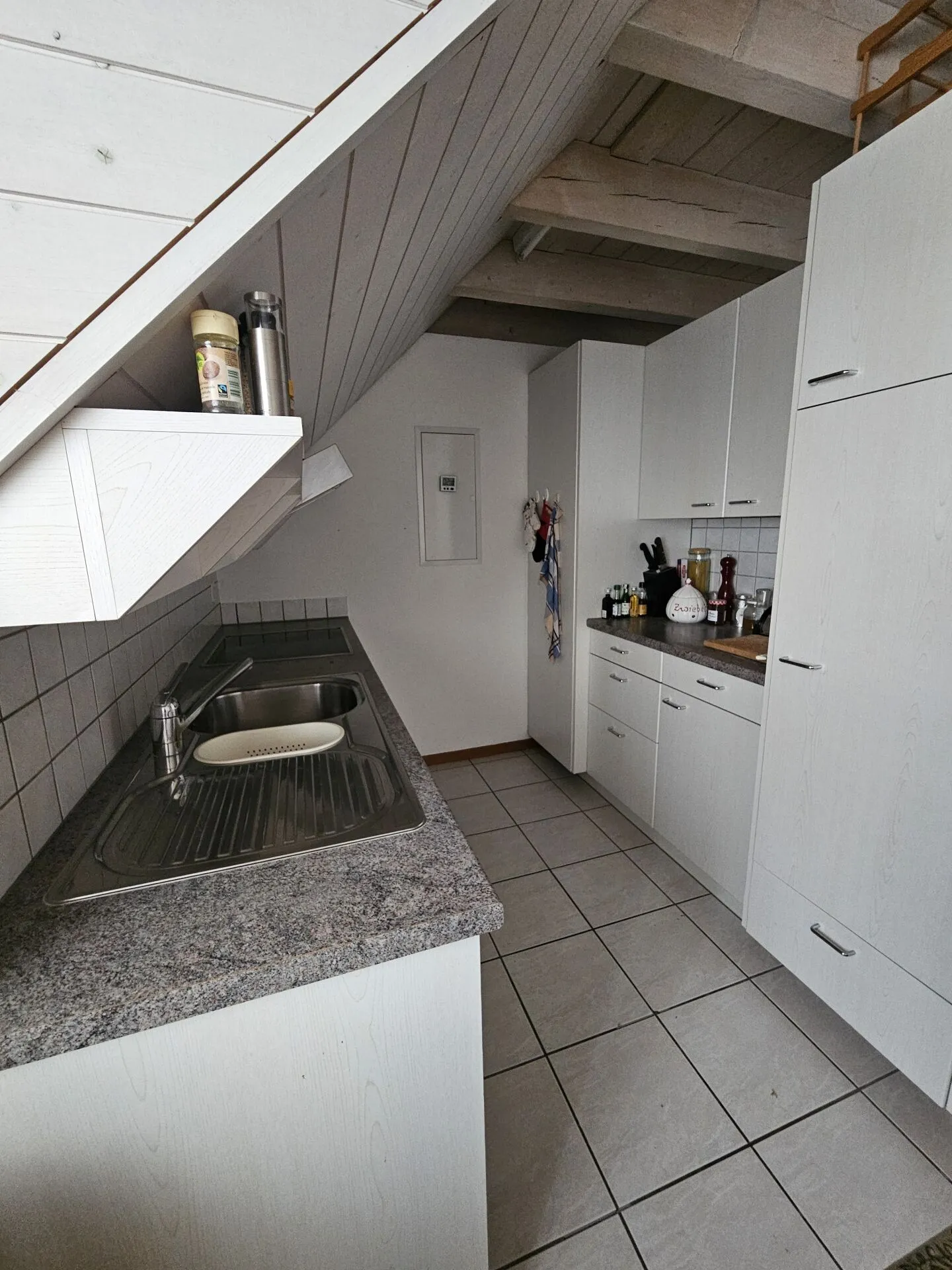 Beautiful attic apartment with balcony - Photo 5 of 9