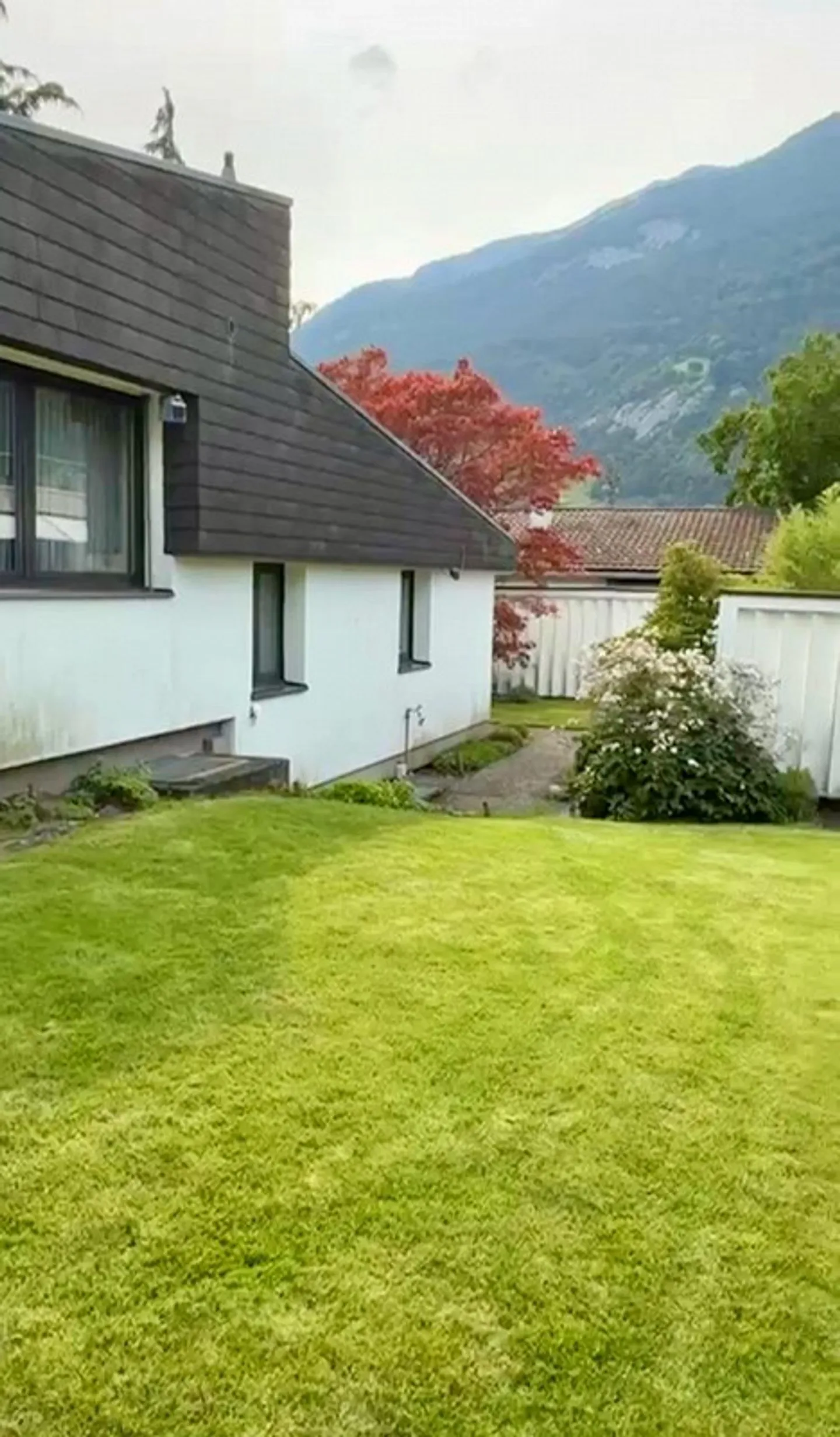 Casa unifamiliare con giardino - Foto 2 di 6