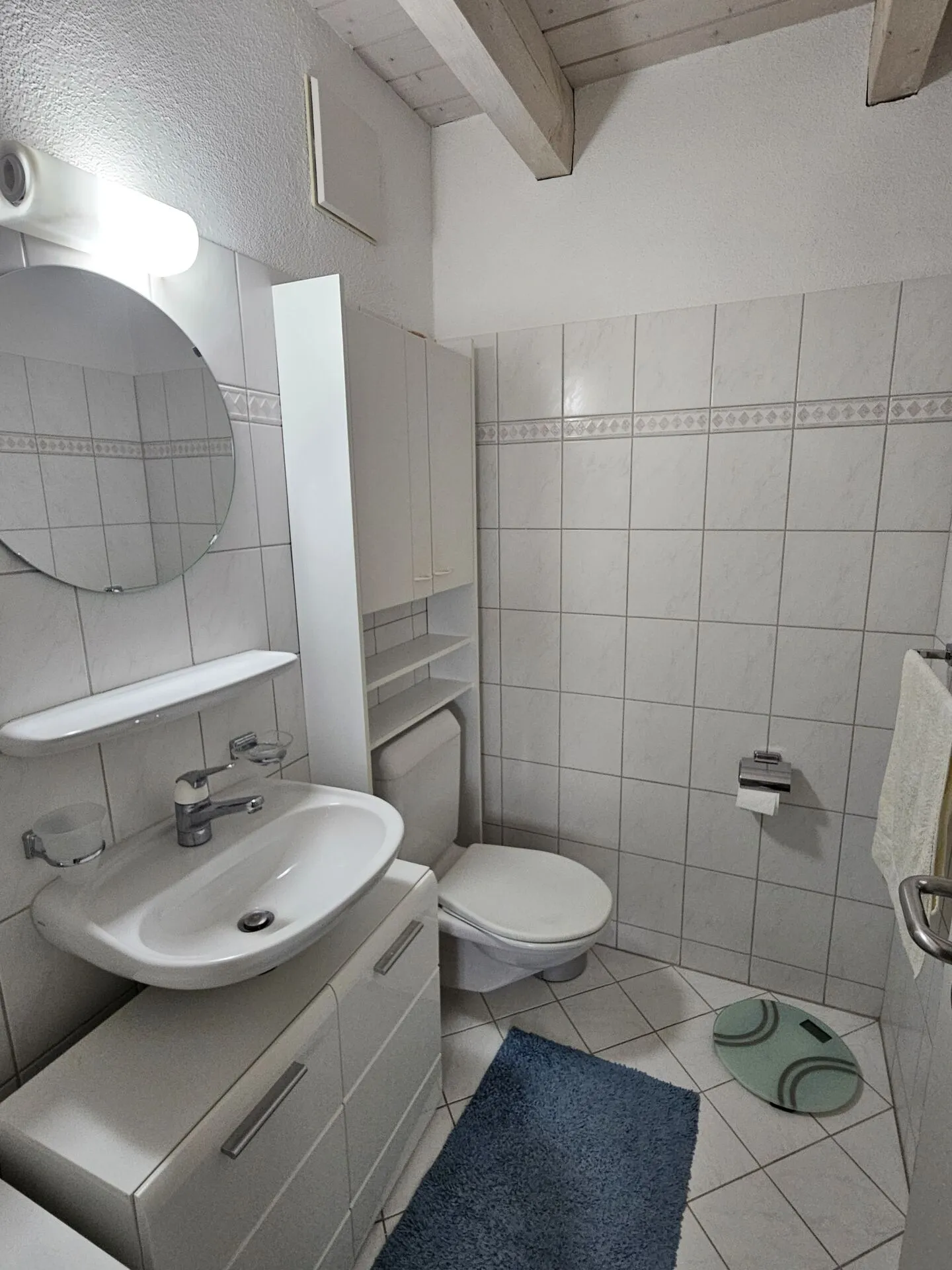 Beautiful attic apartment with balcony - Photo 7 of 9