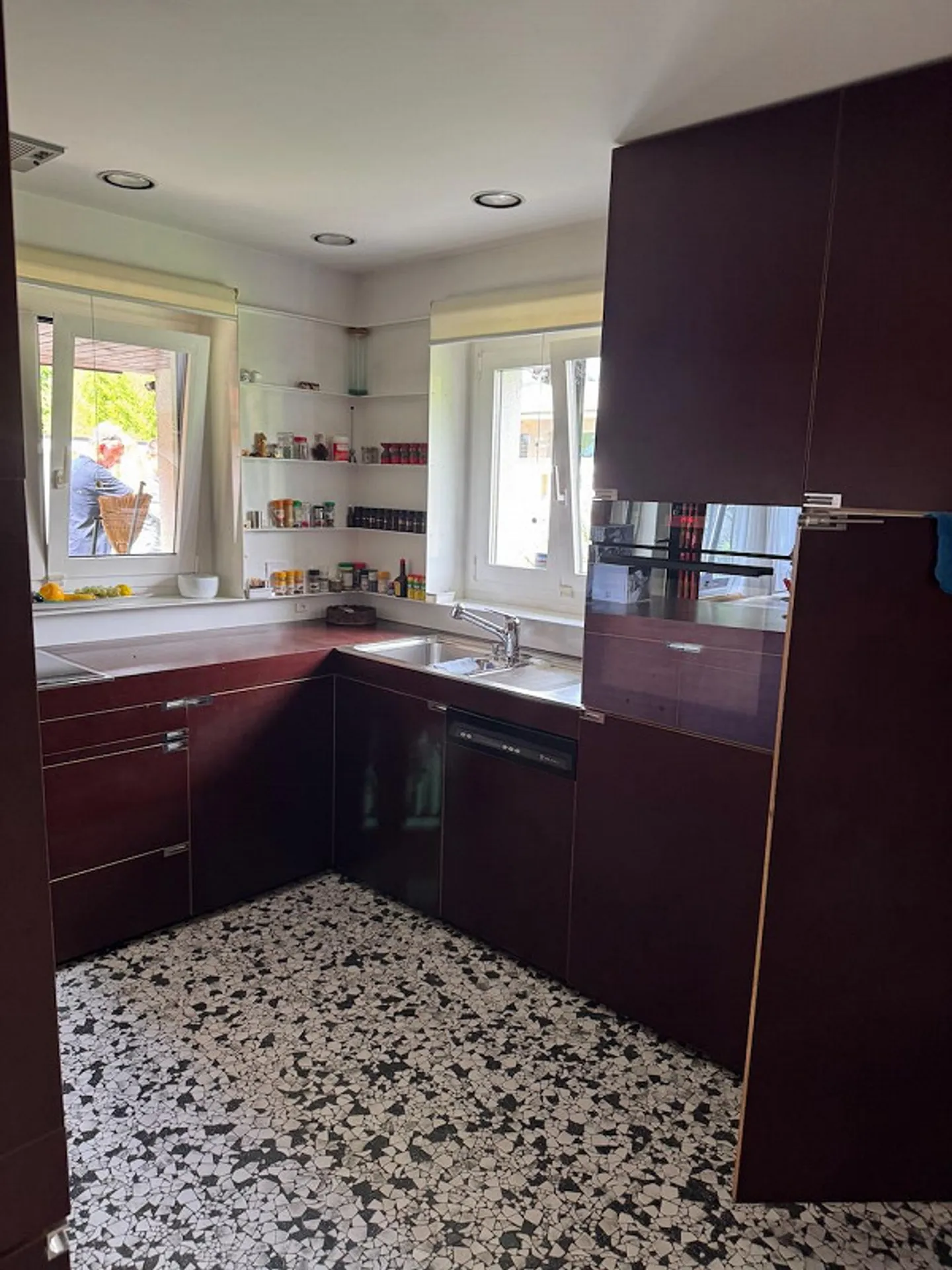 Casa unifamiliare con giardino - Foto 4 di 6