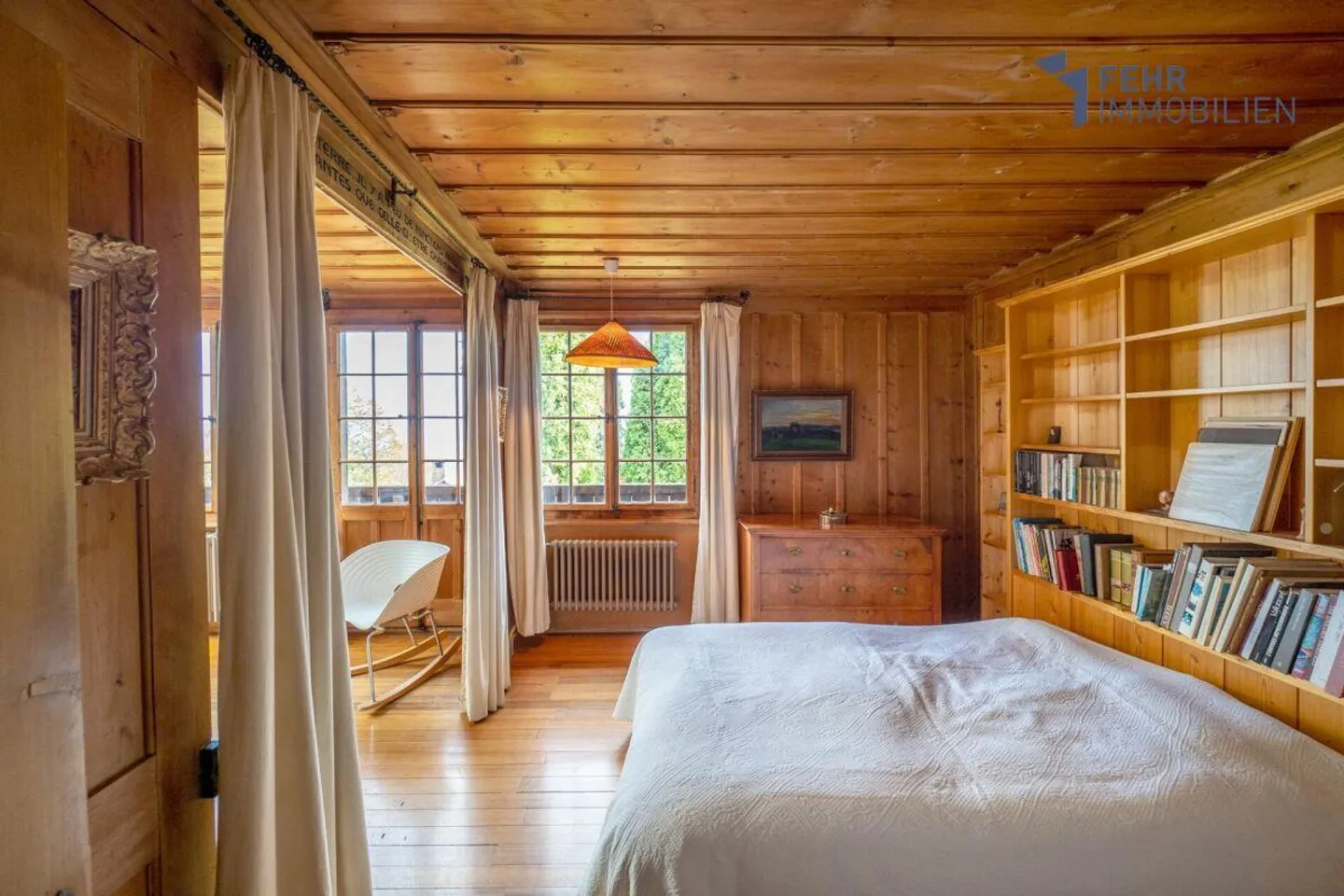 Fehr Real Estate - Unique, Charming 8½-Room Single-Family House - Photo 5 of 13