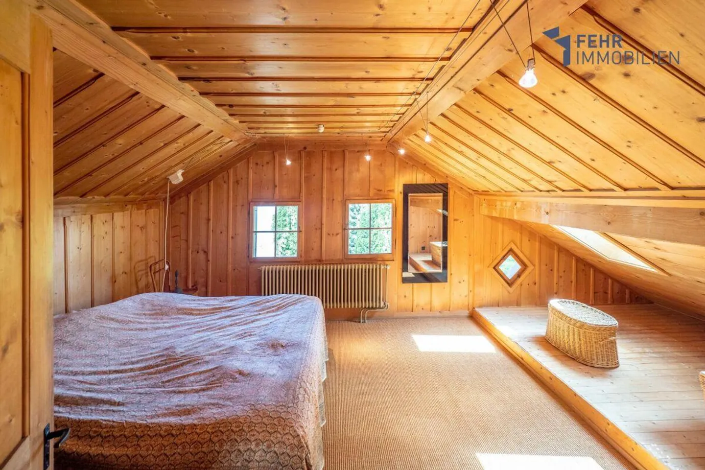 Fehr Real Estate - Unique, Charming 8½-Room Single-Family House - Photo 7 of 13