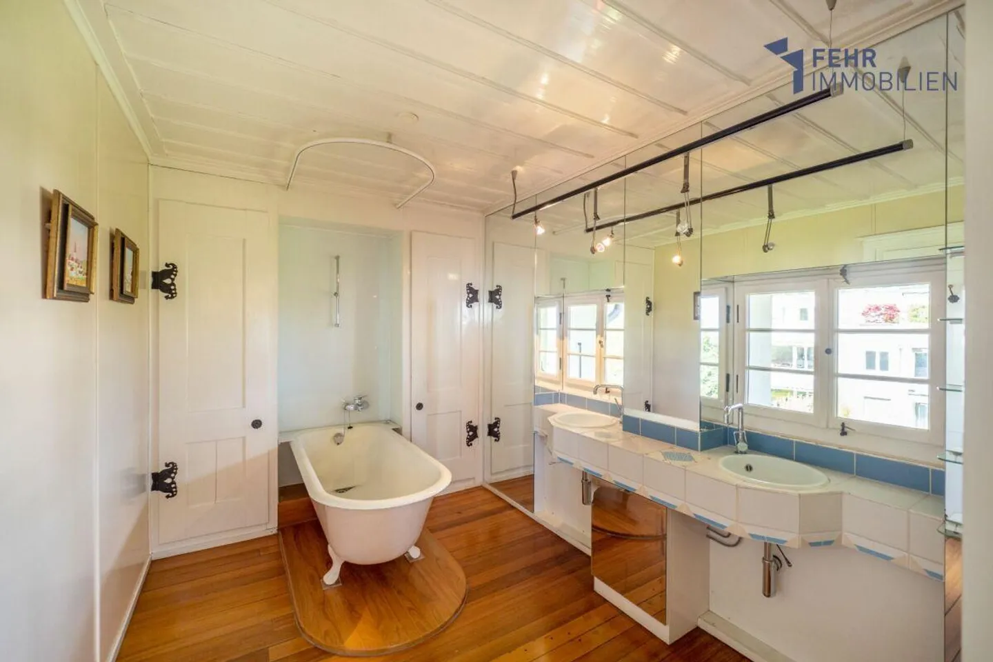 Fehr Real Estate - Unique, Charming 8½-Room Single-Family House - Photo 8 of 13