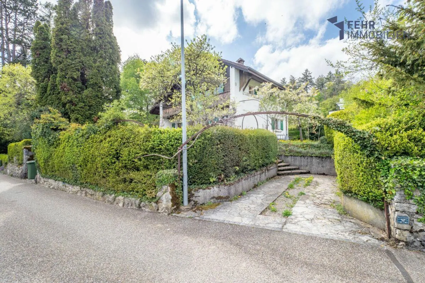 Fehr Real Estate - Unique, Charming 8½-Room Single-Family House - Photo 10 of 13