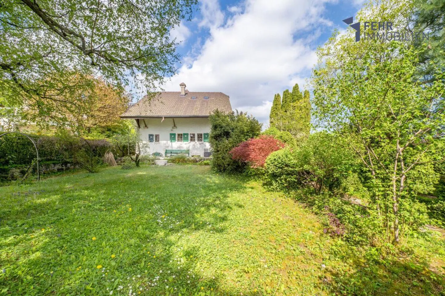 Fehr Real Estate - Unique, Charming 8½-Room Single-Family House - Photo 11 of 13