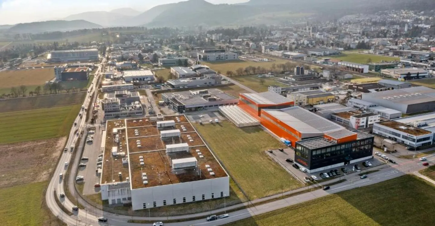 Hall industriel de 3 000 m2, haut de 10 m, accessible aux camions, avec des grues de 8 t et une forte charge au sol - Photo 8 sur 8