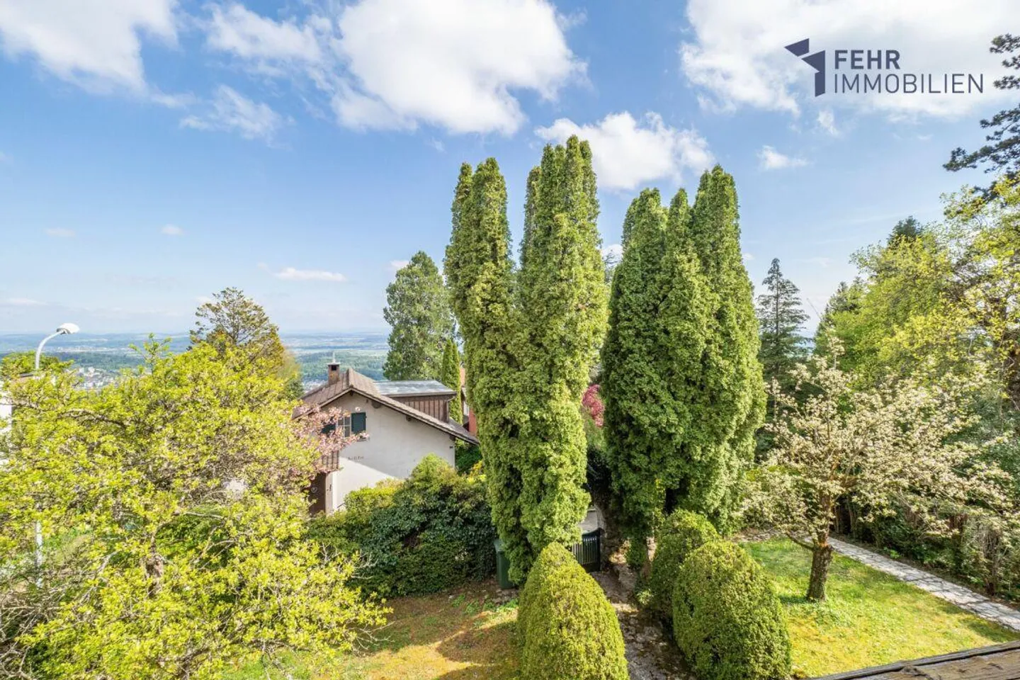 Fehr Real Estate - Unique, Charming 8½-Room Single-Family House - Photo 12 of 13