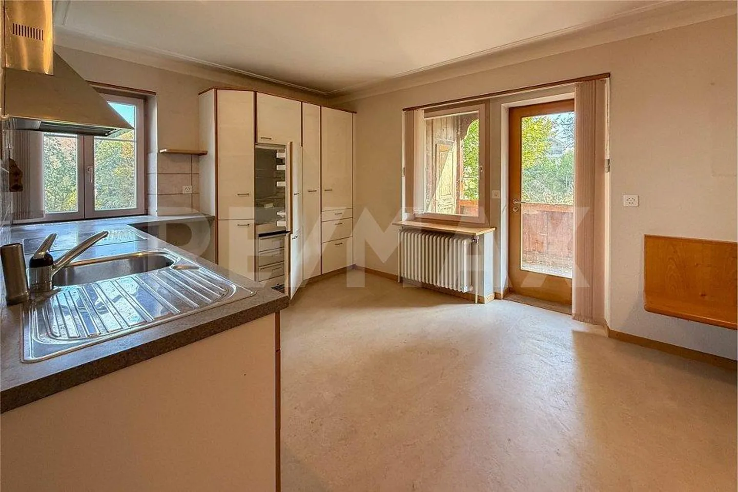 Zentral gelegenes Grundstück mit Altliegenschaft im Dorfkern von Et... - Foto 9 von 12