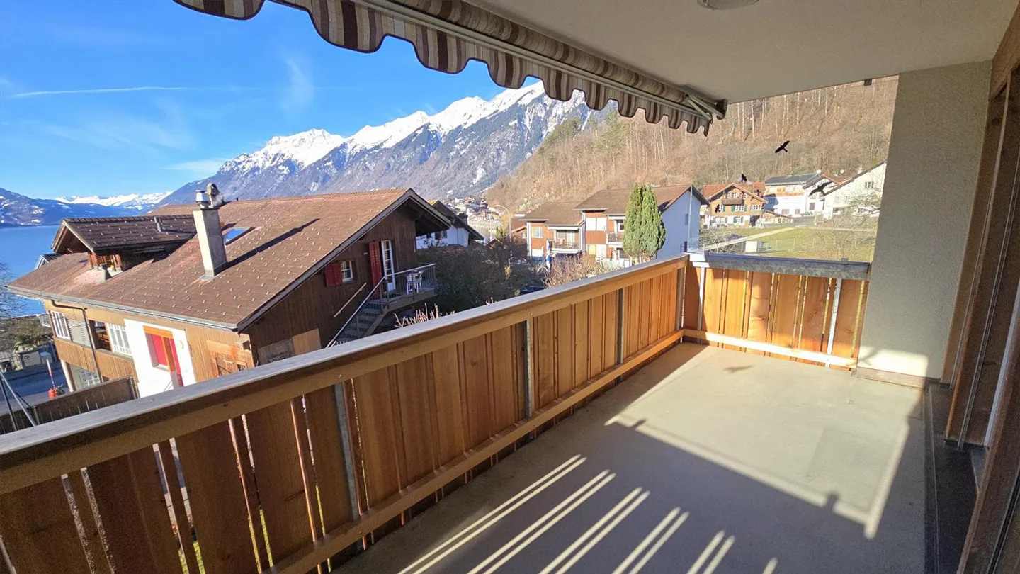 Appartement 3.5 pièces ensoleillé et central avec vue sur le lac - Photo 3 sur 15