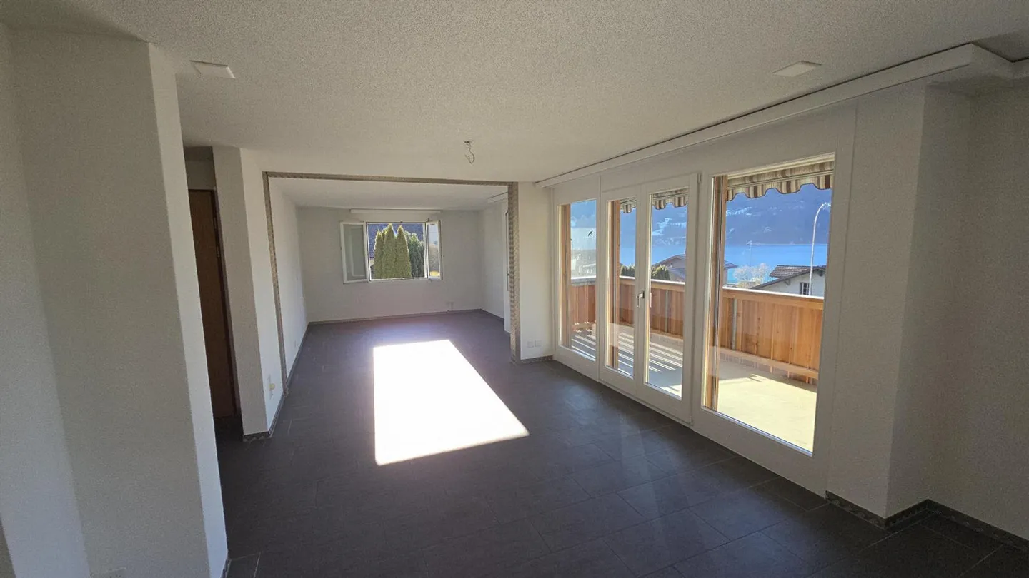 Appartement 3.5 pièces ensoleillé et central avec vue sur le lac - Photo 4 sur 15