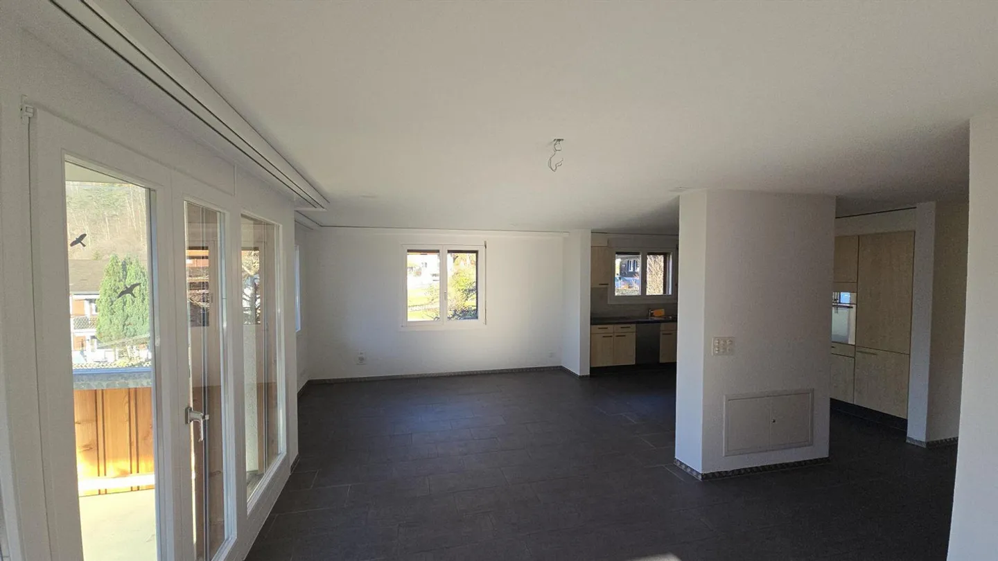 Appartement 3.5 pièces ensoleillé et central avec vue sur le lac - Photo 5 sur 15