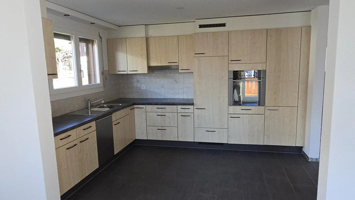 Appartement 3.5 pièces ensoleillé et central avec vue sur le lac - Photo 6 sur 15