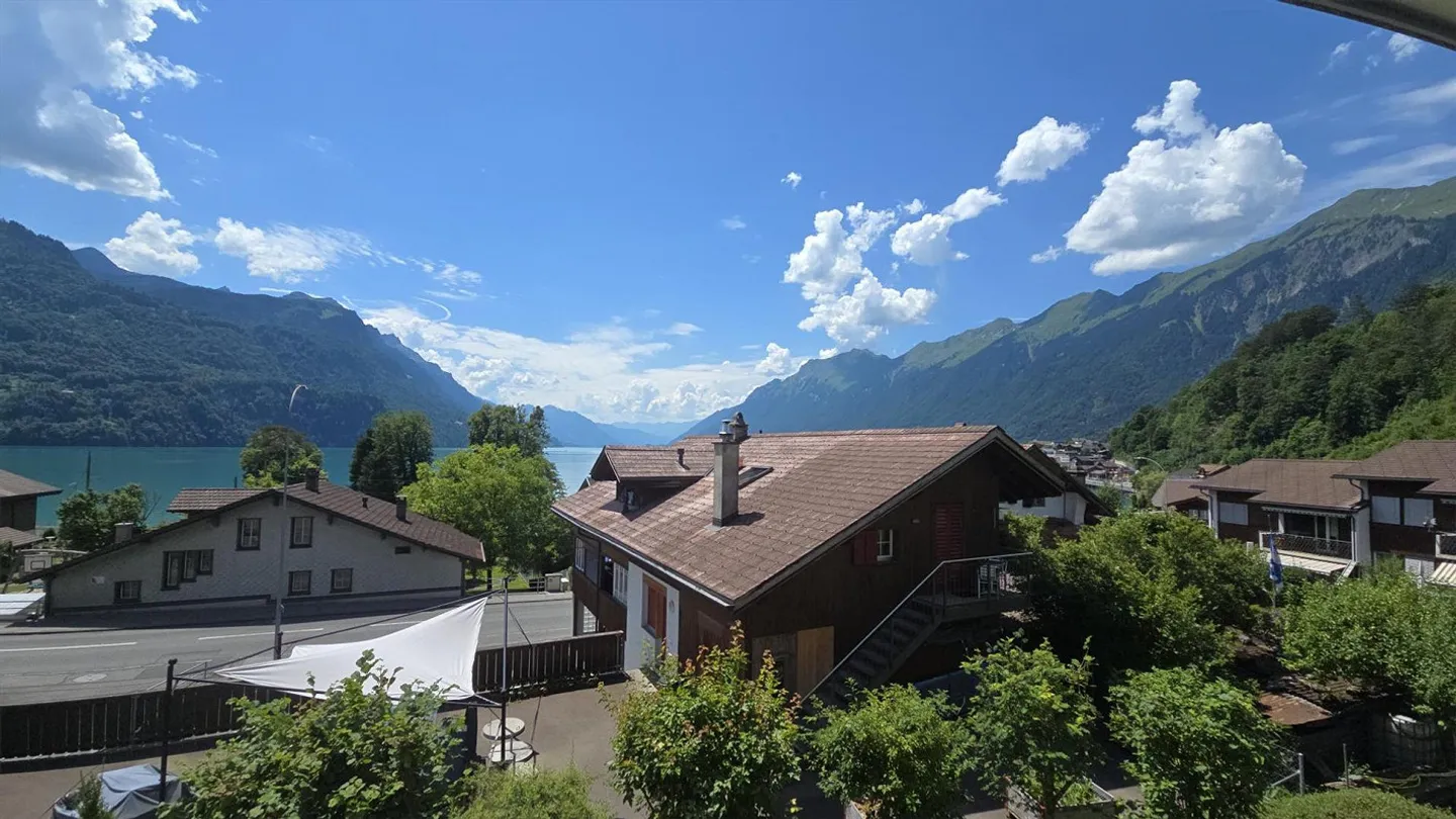 Appartement 3.5 pièces ensoleillé et central avec vue sur le lac - Photo 1 sur 15