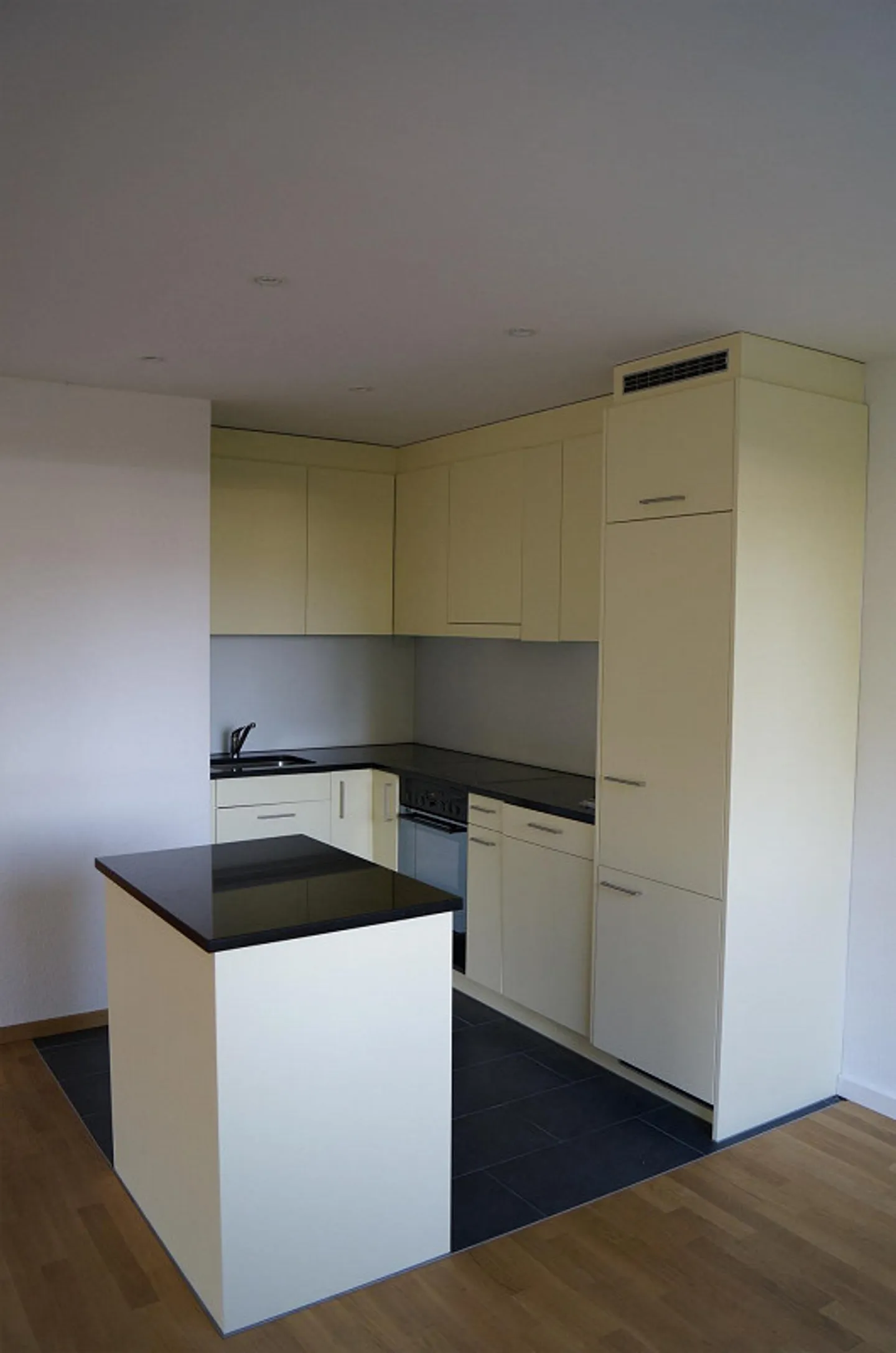 Cozy 2.5-room apartment for rent in Cham - Photo 2 of 7